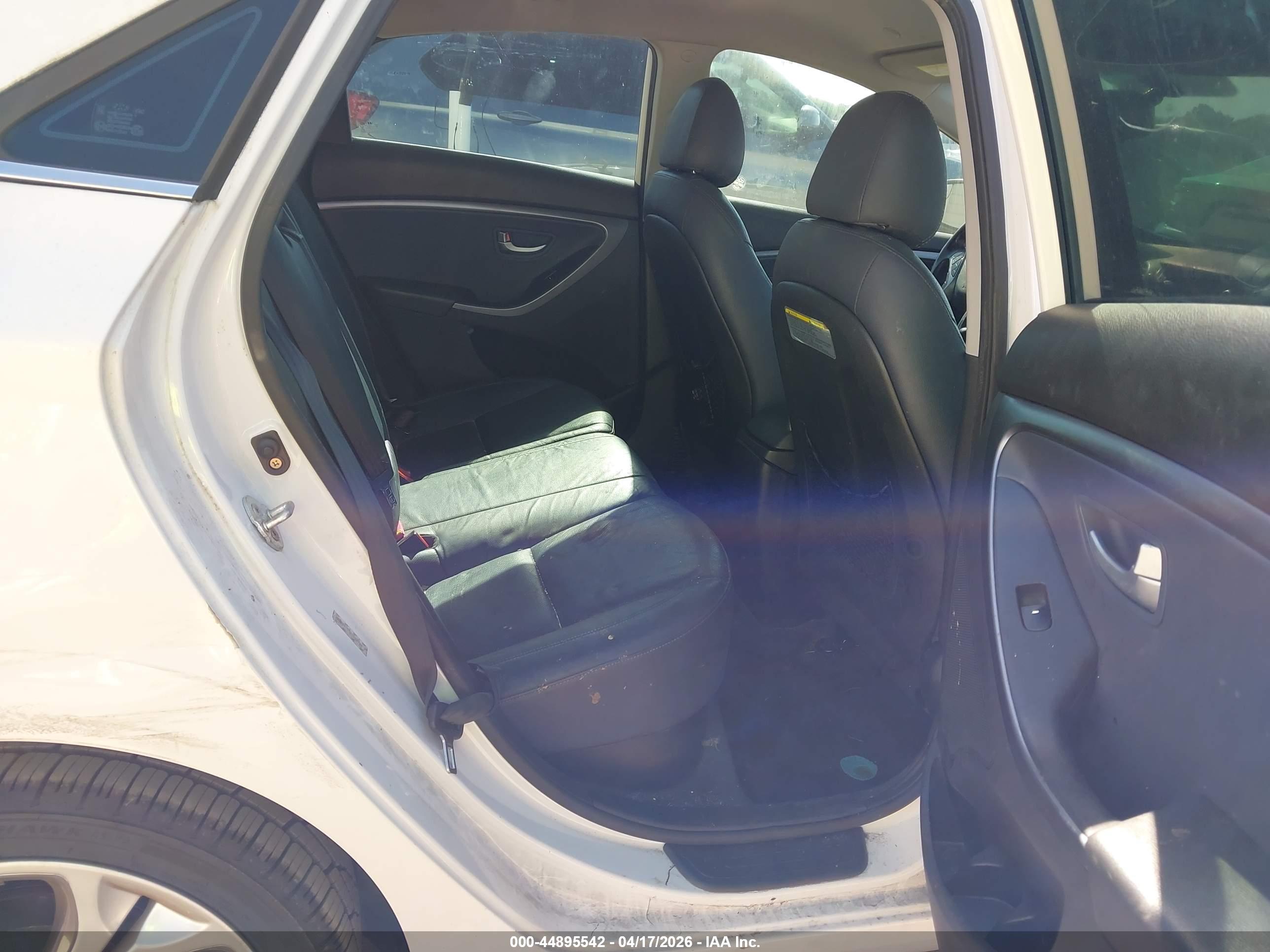 HYUNDAI ELANTRA image 8