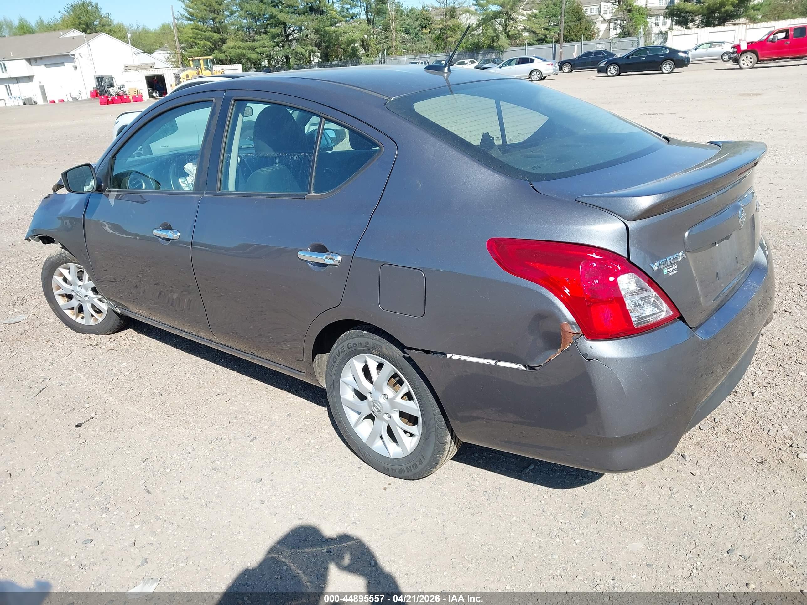 NISSAN VERSA image 3