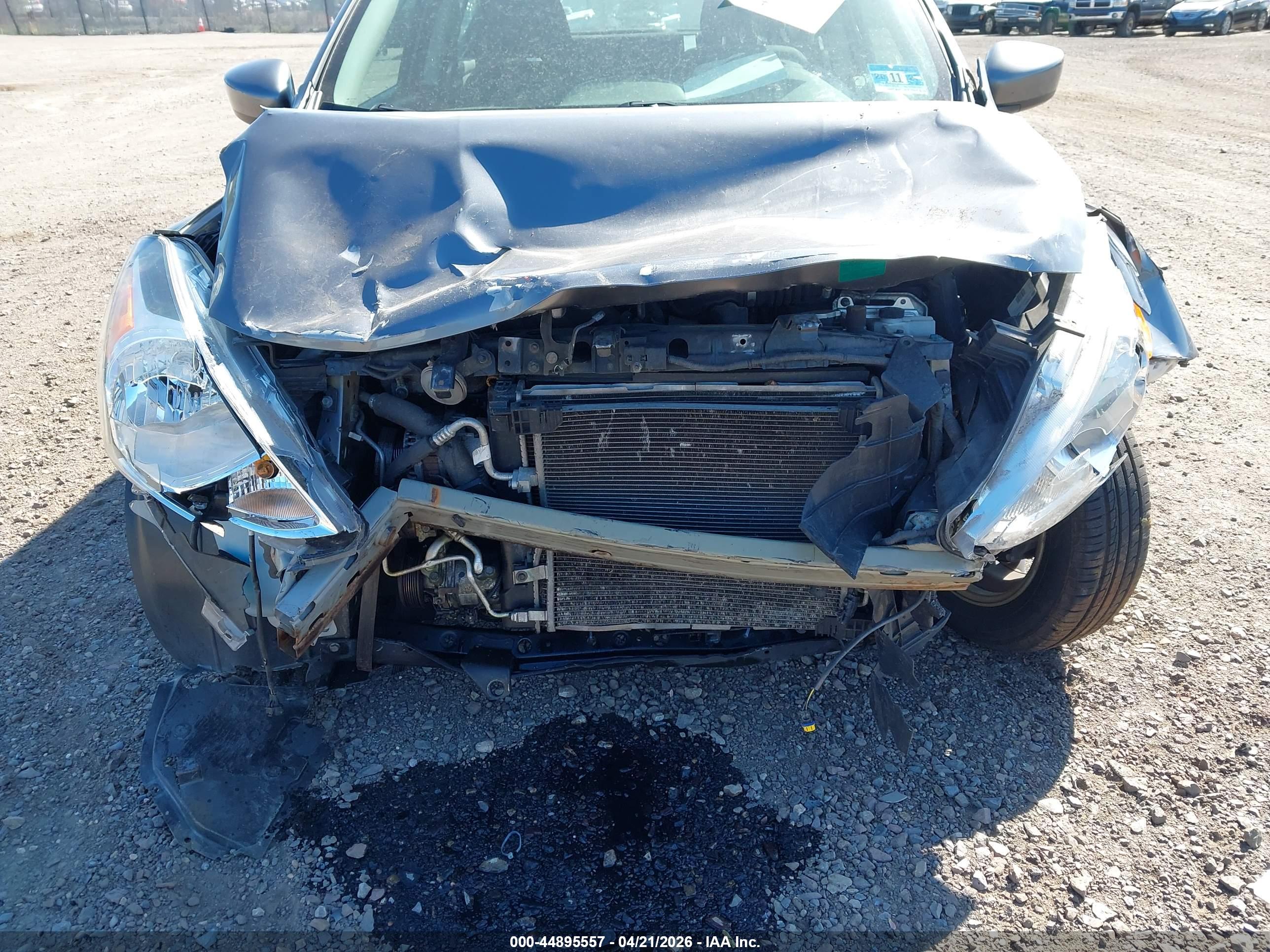 NISSAN VERSA image 6