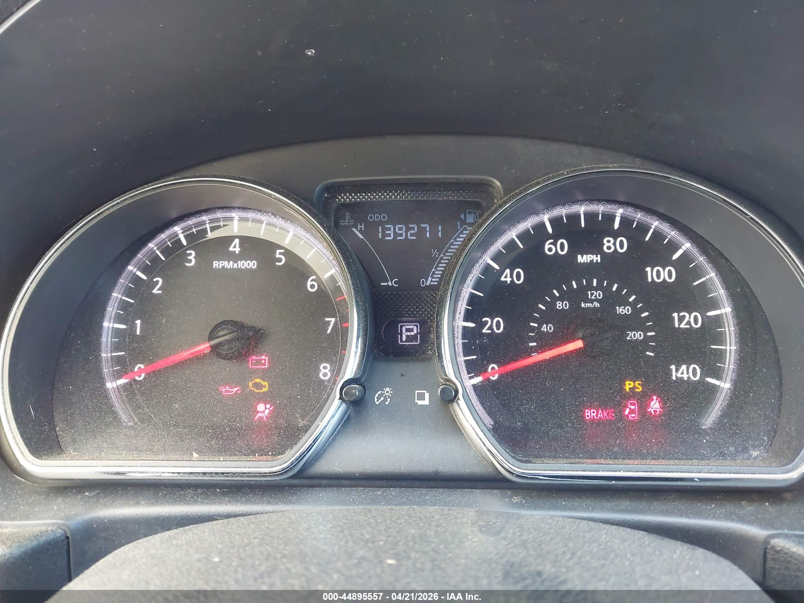 NISSAN VERSA image 7