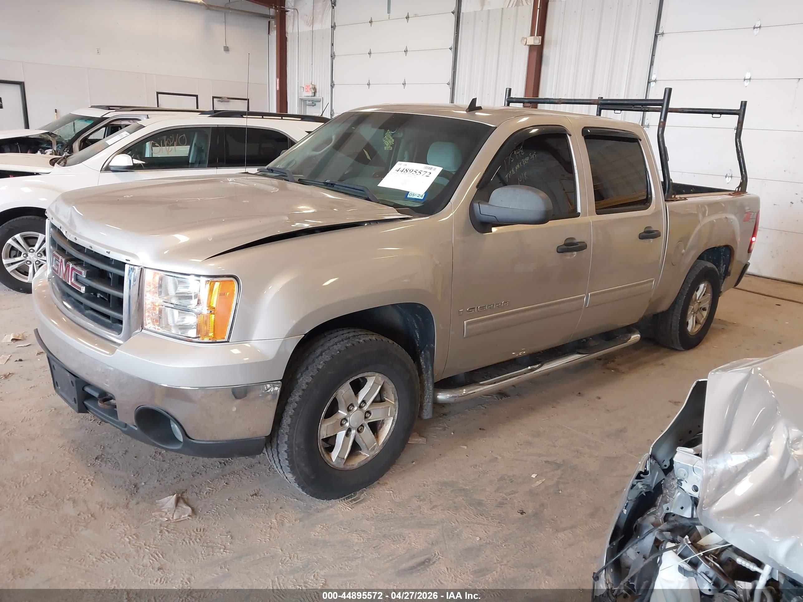 GMC SIERRA image 2