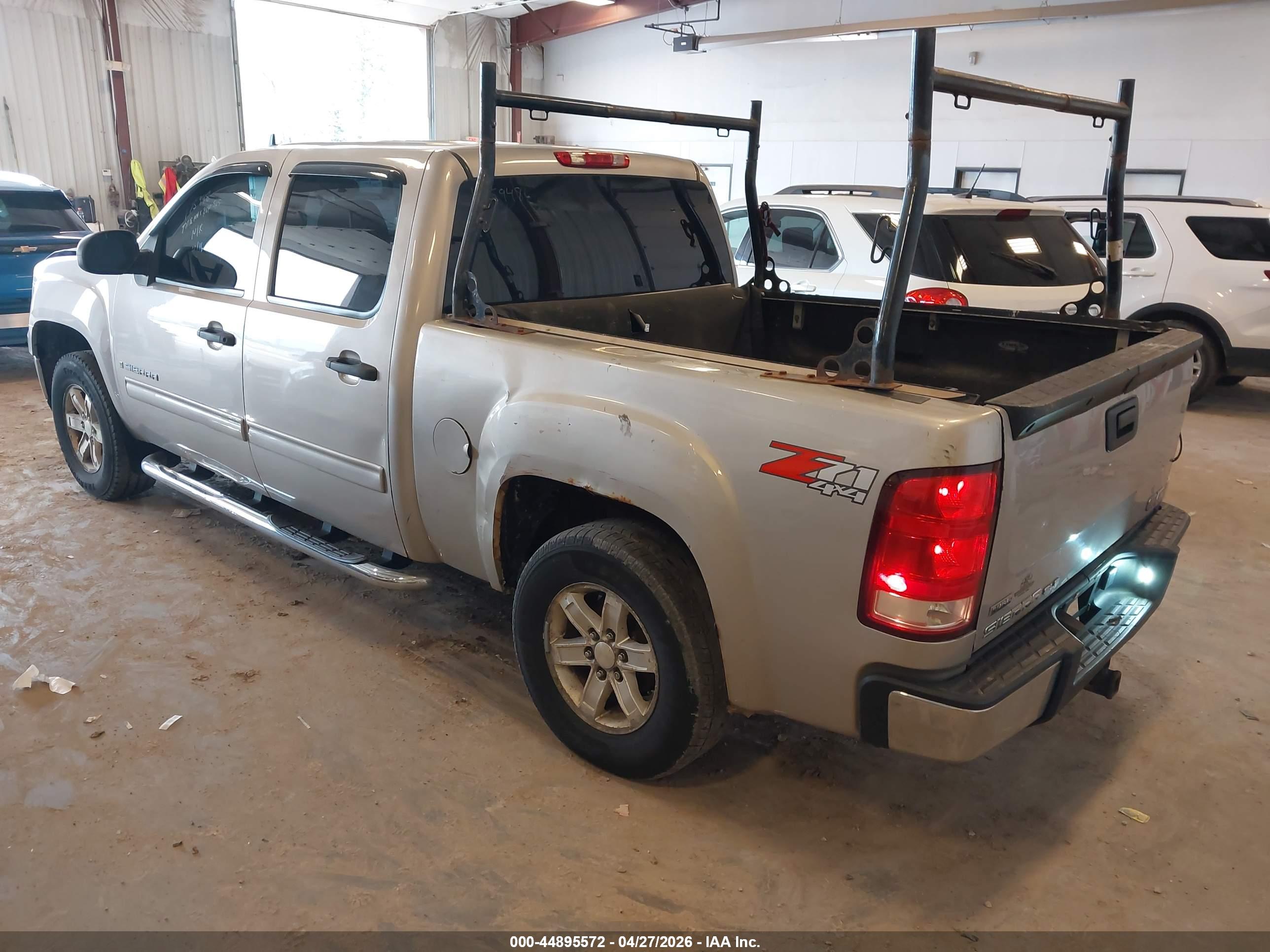 GMC SIERRA image 3