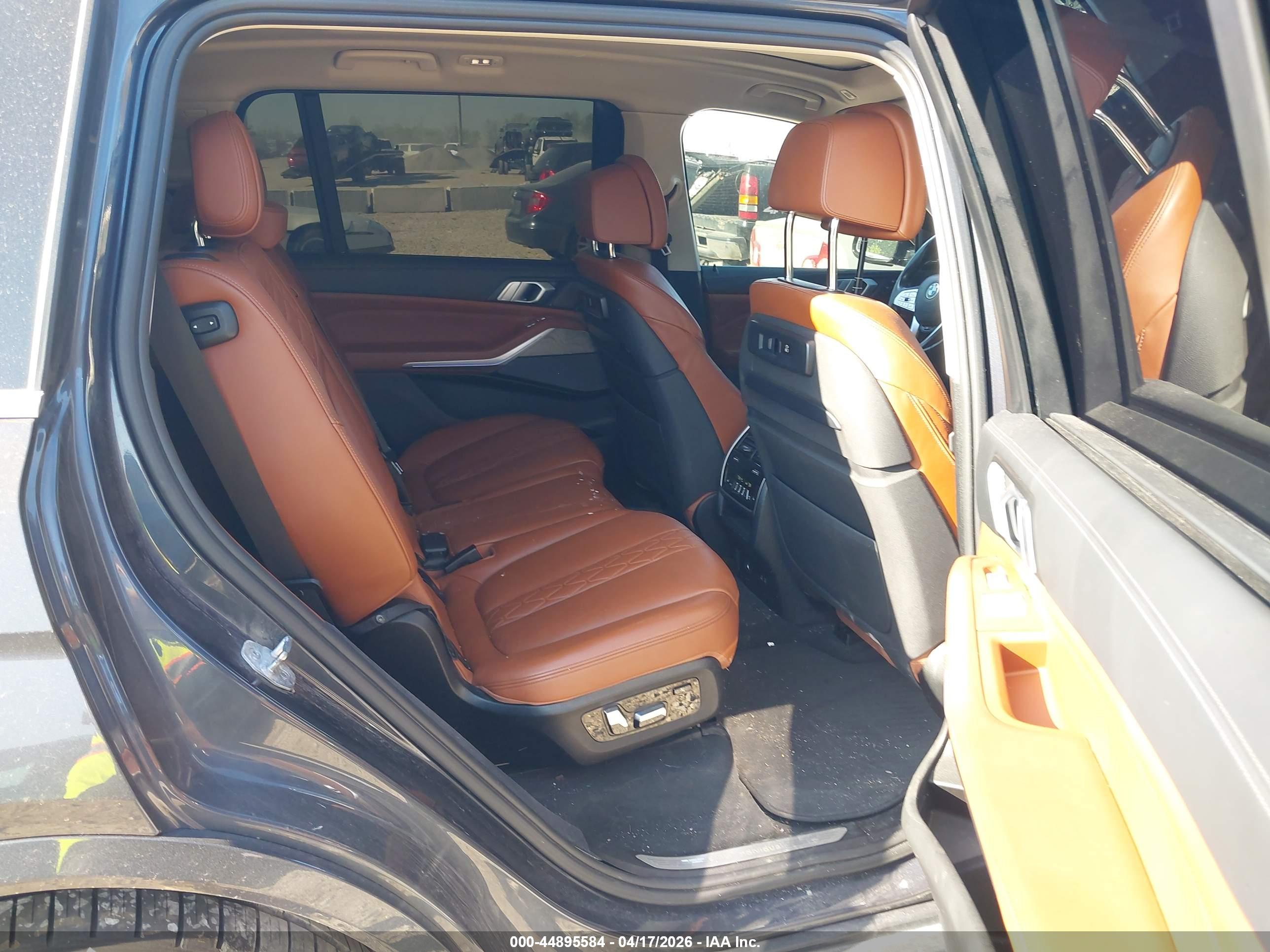 BMW X7 image 8