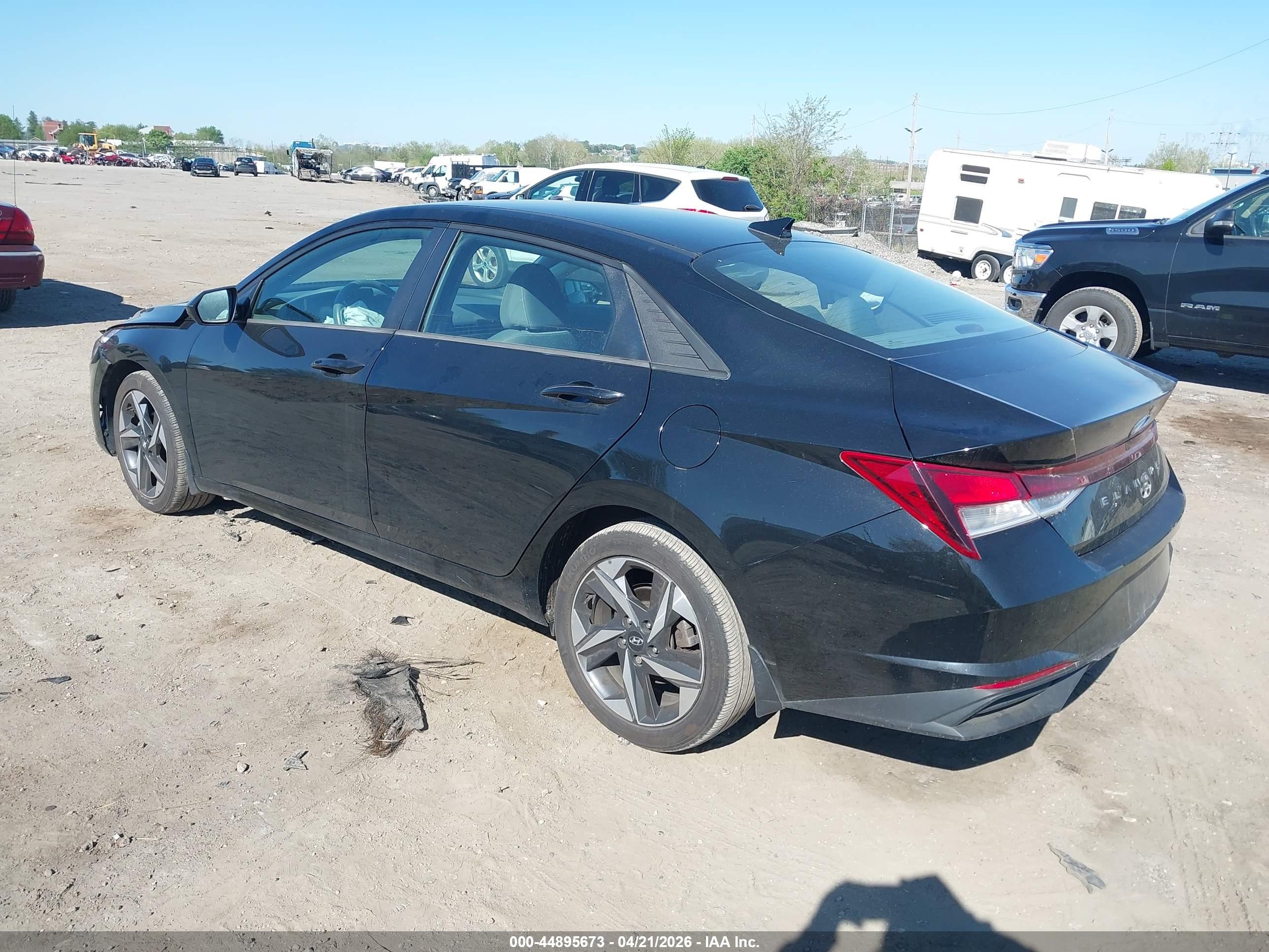 HYUNDAI ELANTRA image 3