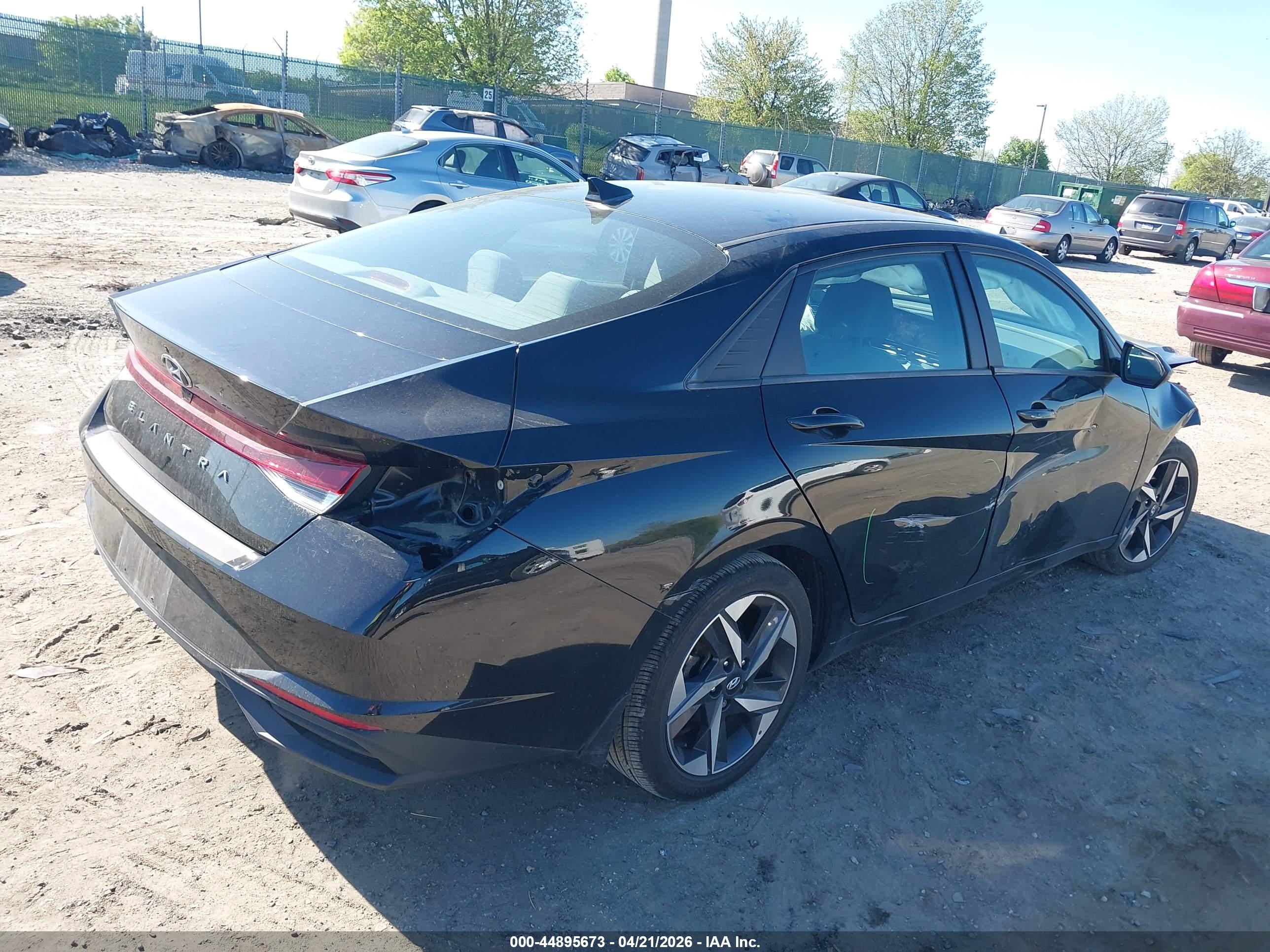 HYUNDAI ELANTRA image 4
