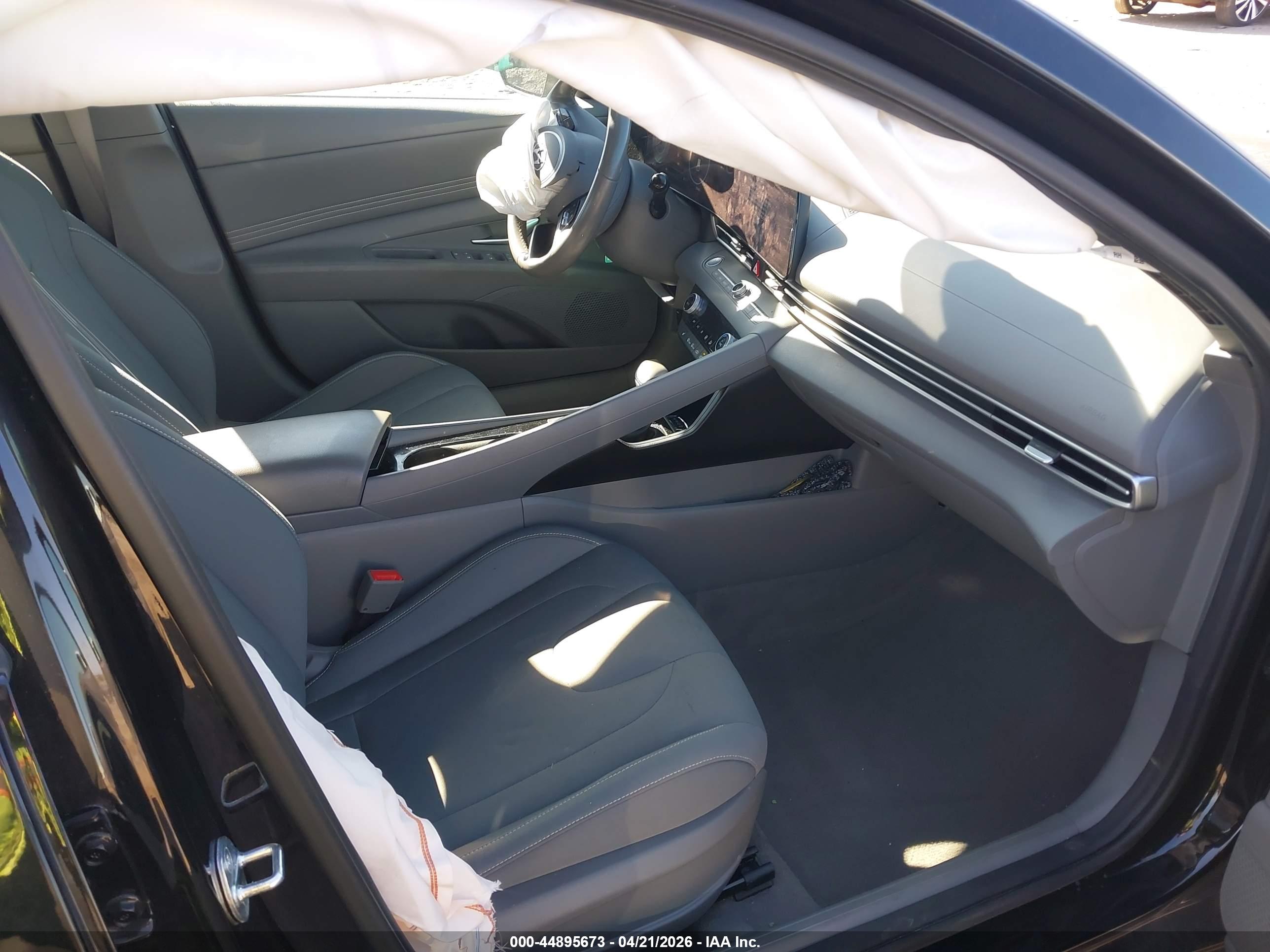 HYUNDAI ELANTRA image 5