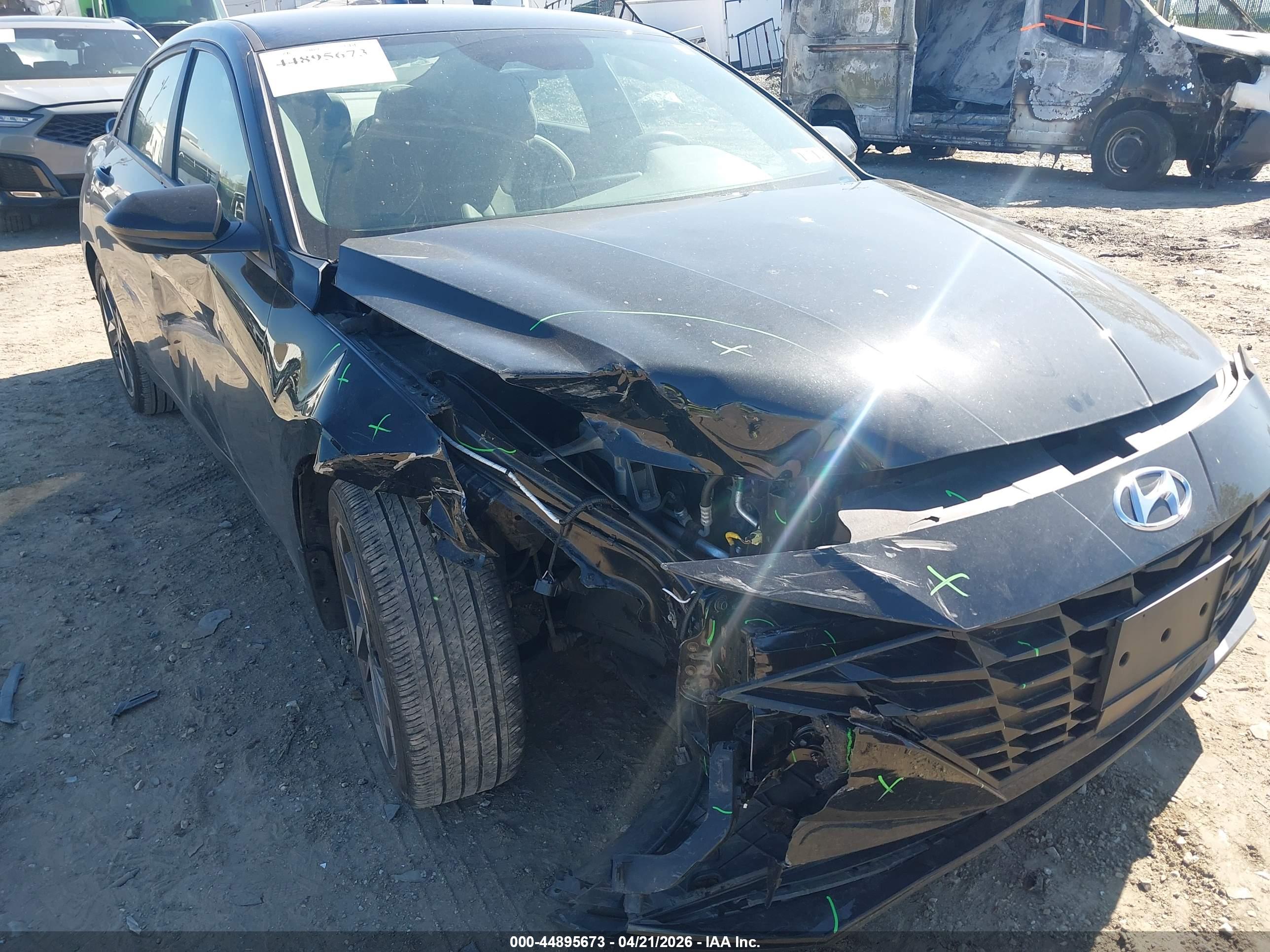 HYUNDAI ELANTRA image 6