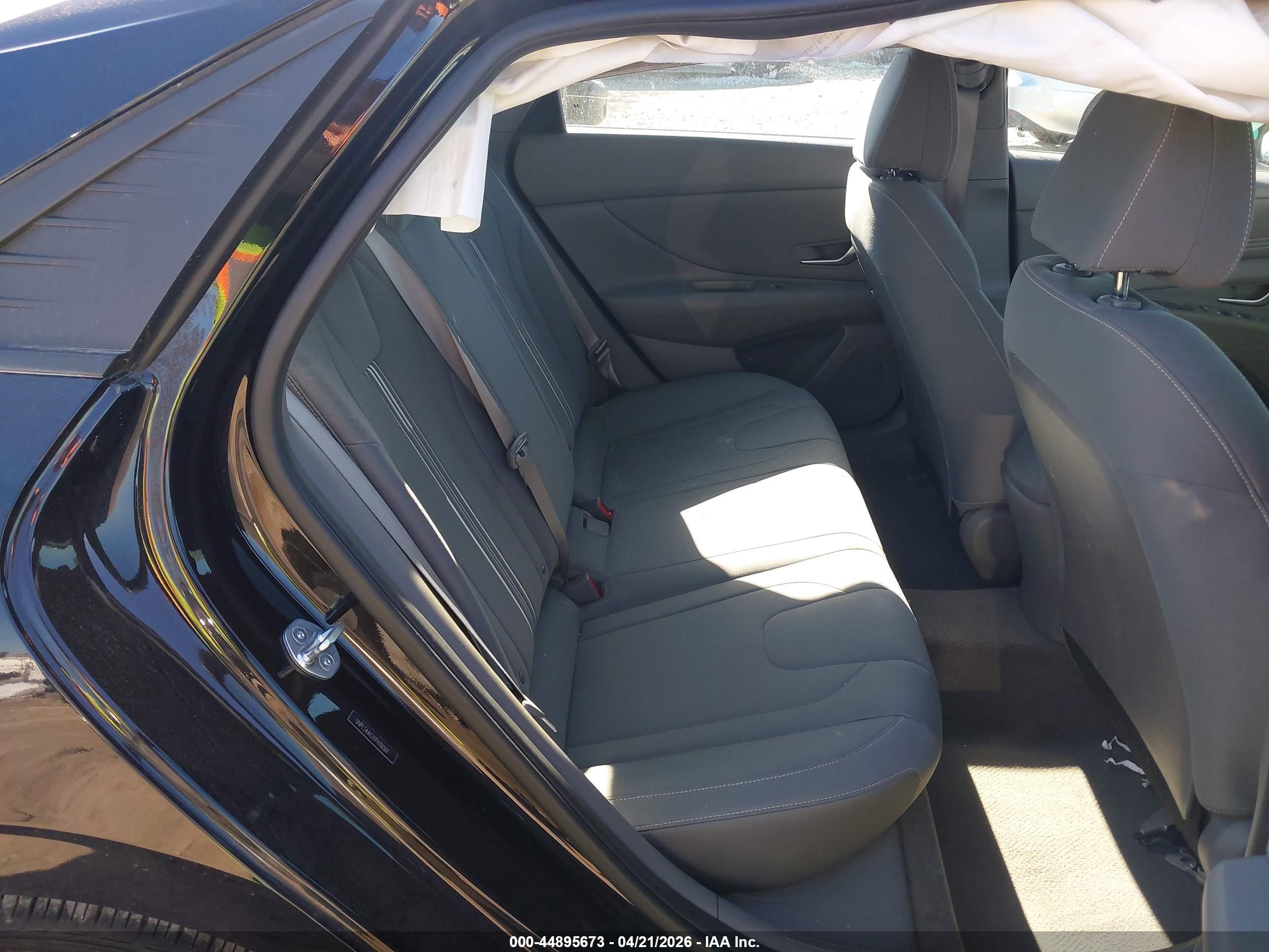HYUNDAI ELANTRA image 8