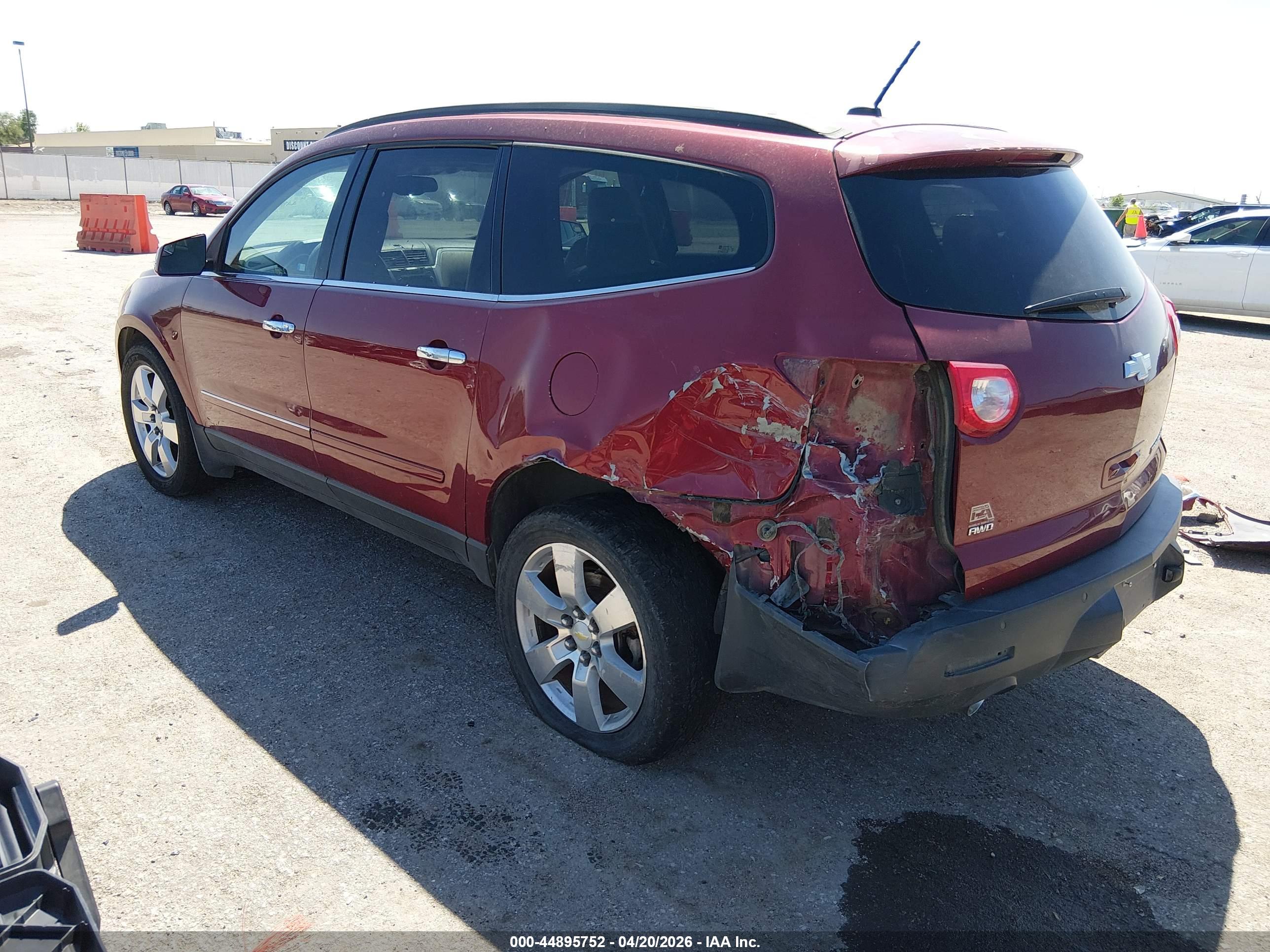 CHEVROLET TRAVERSE image 3