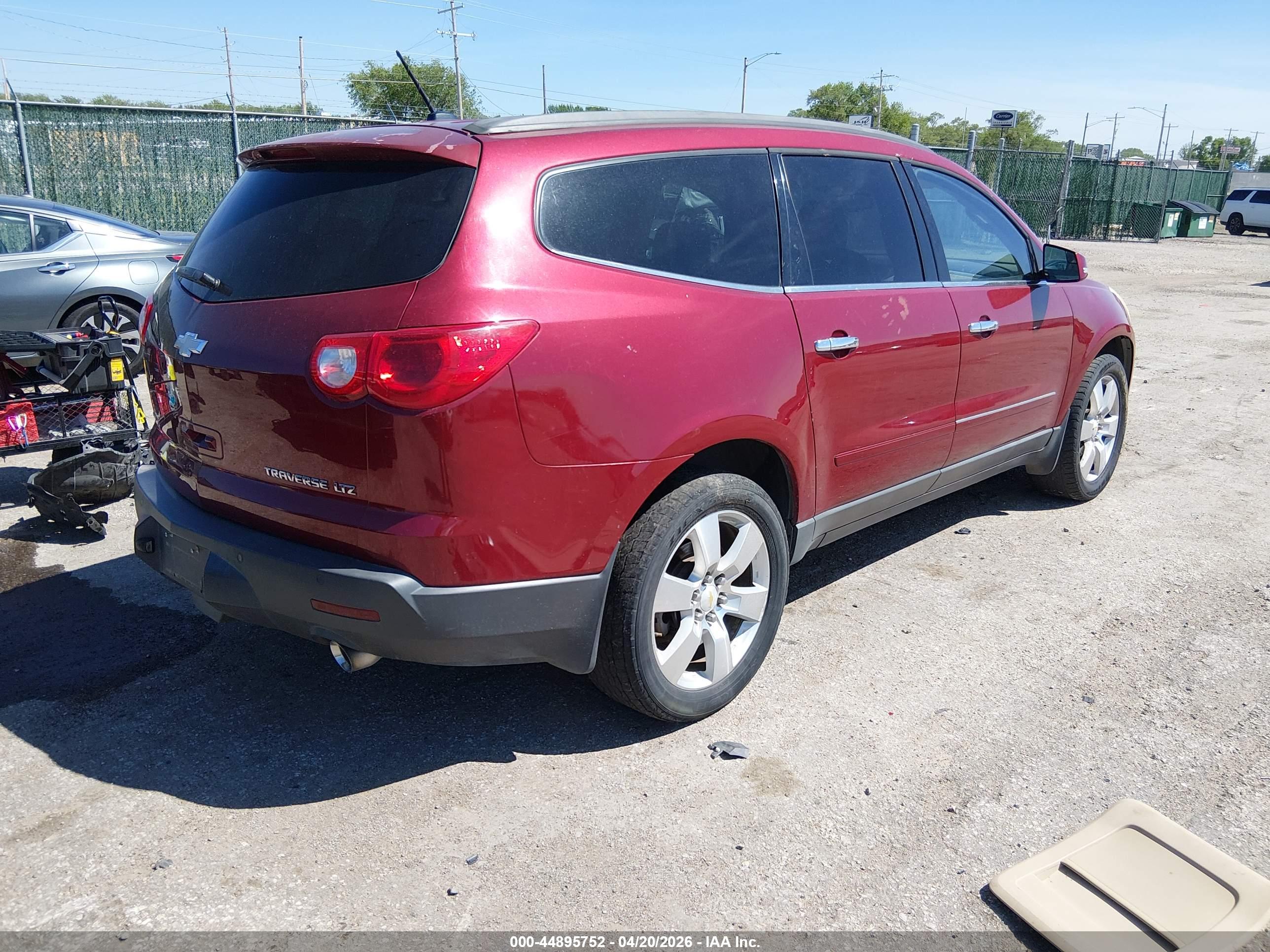 CHEVROLET TRAVERSE image 4
