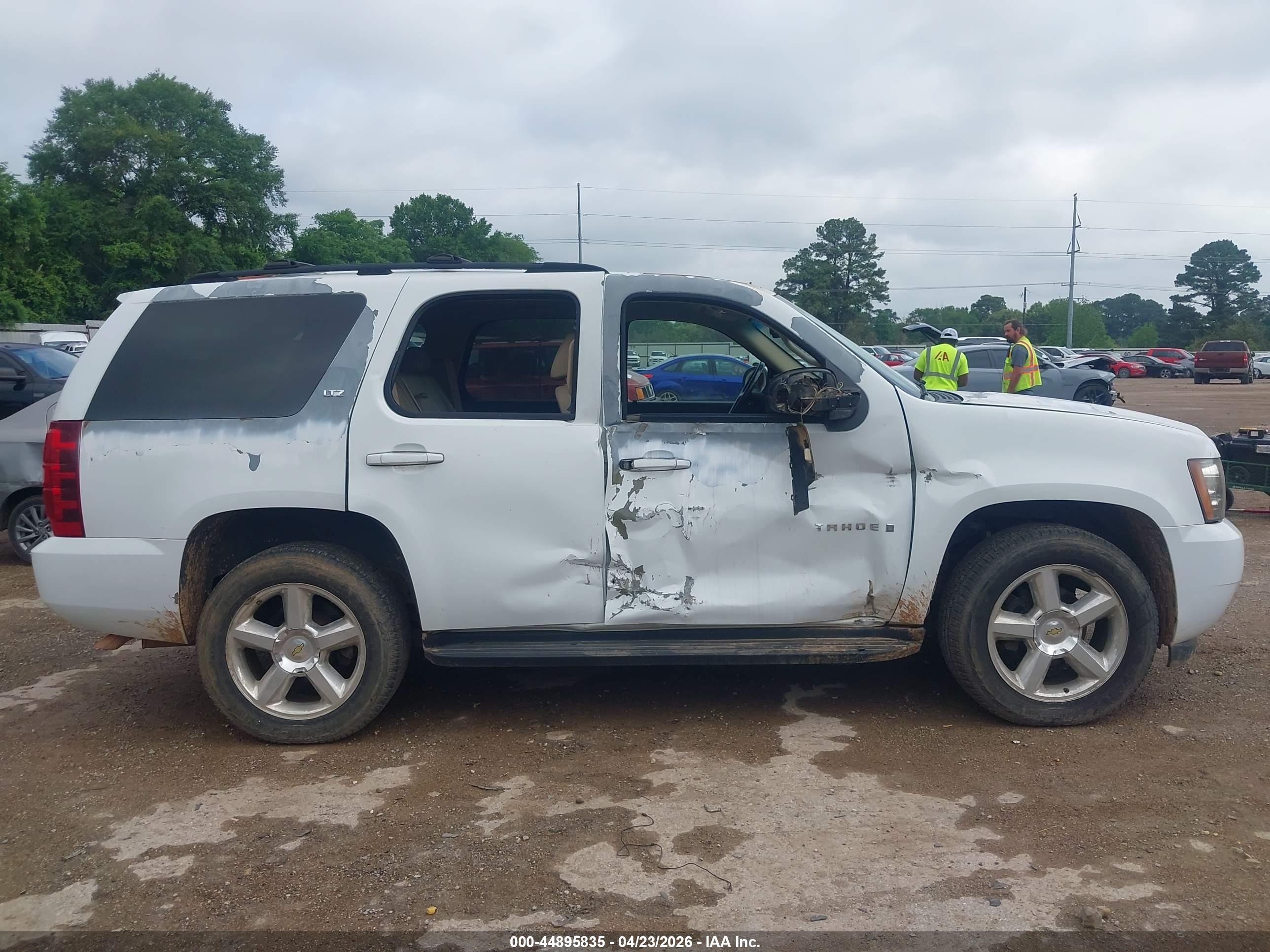 CHEVROLET TAHOE image 6