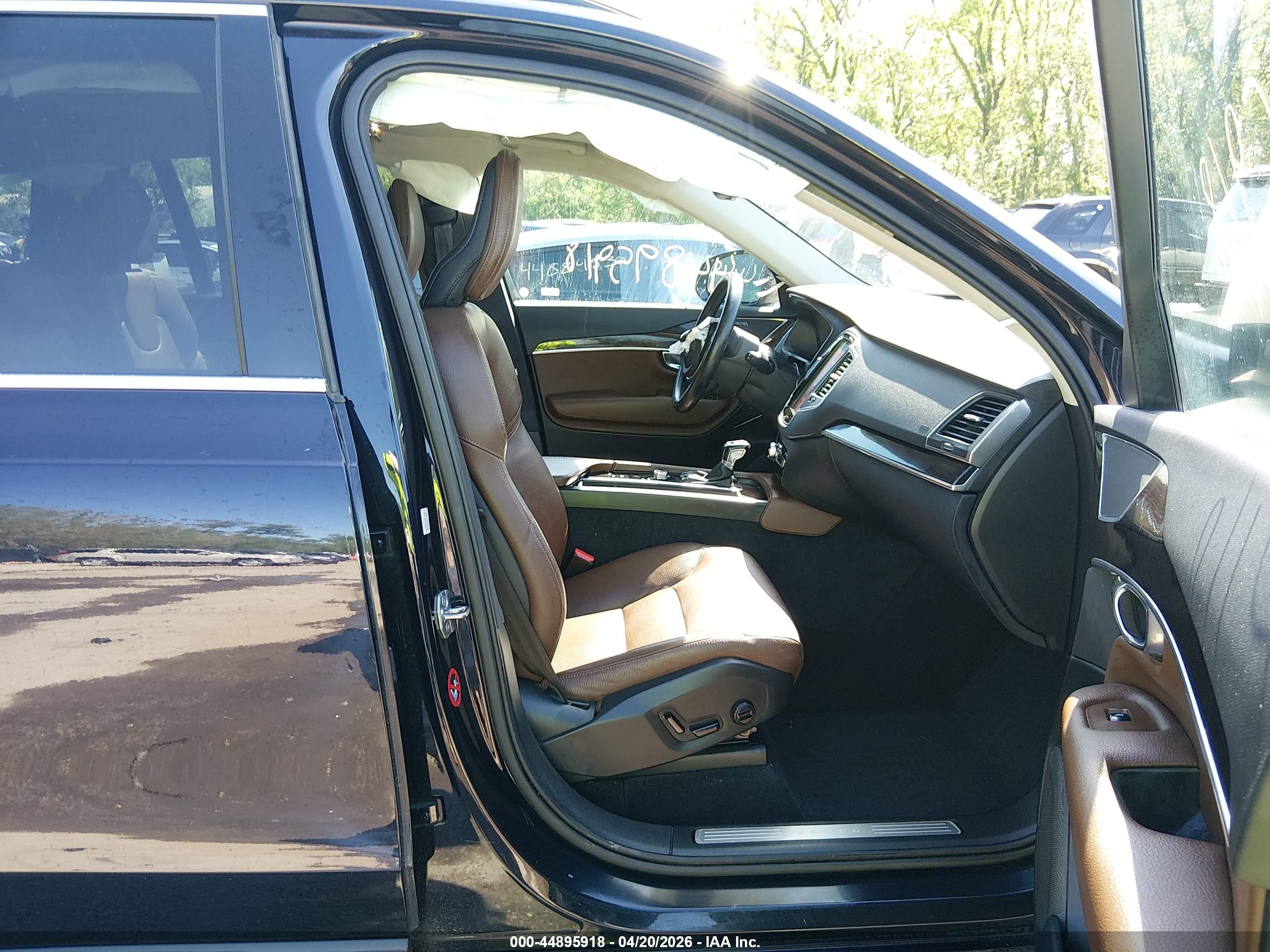 VOLVO XC90 image 5