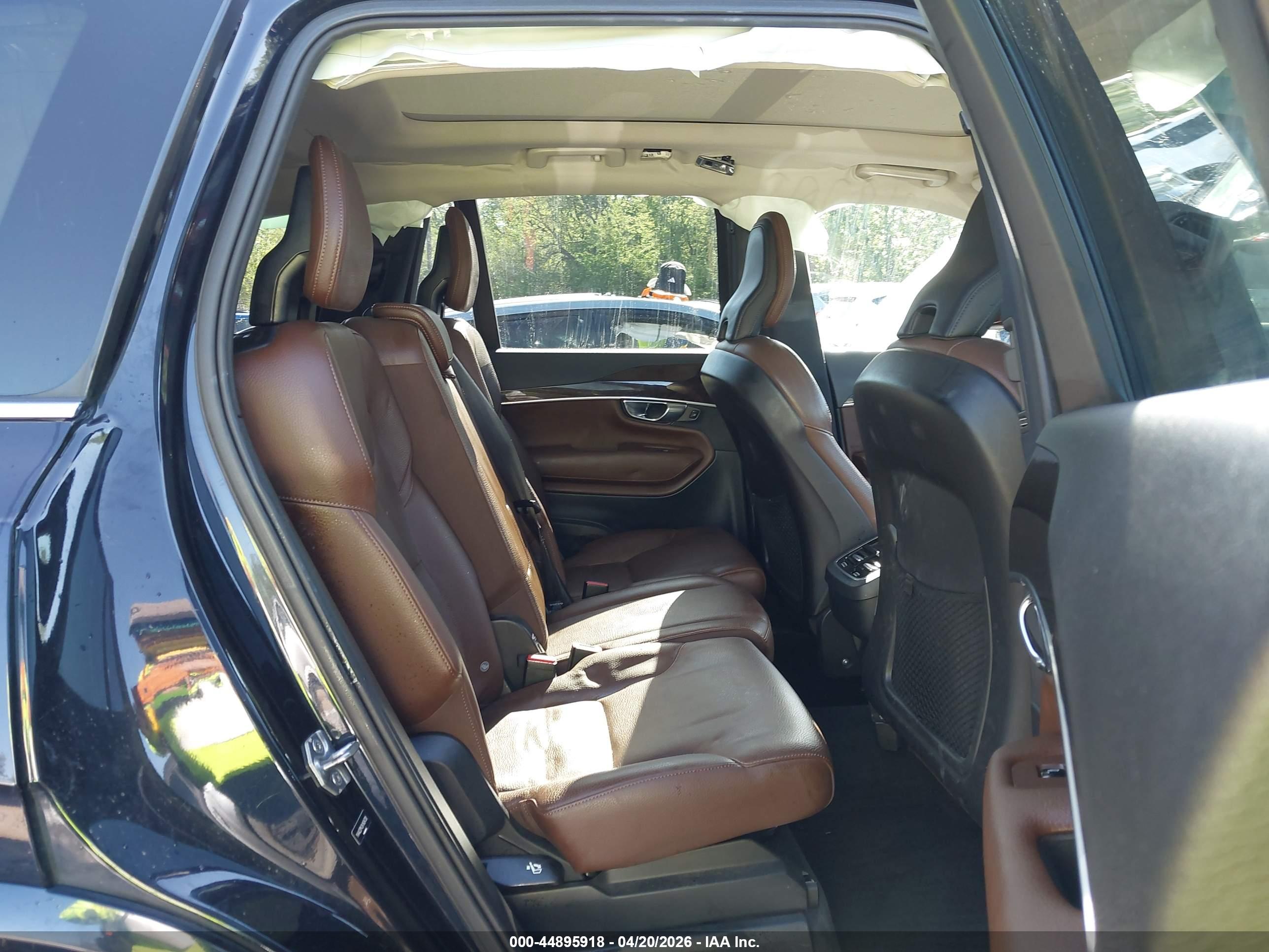 VOLVO XC90 image 8