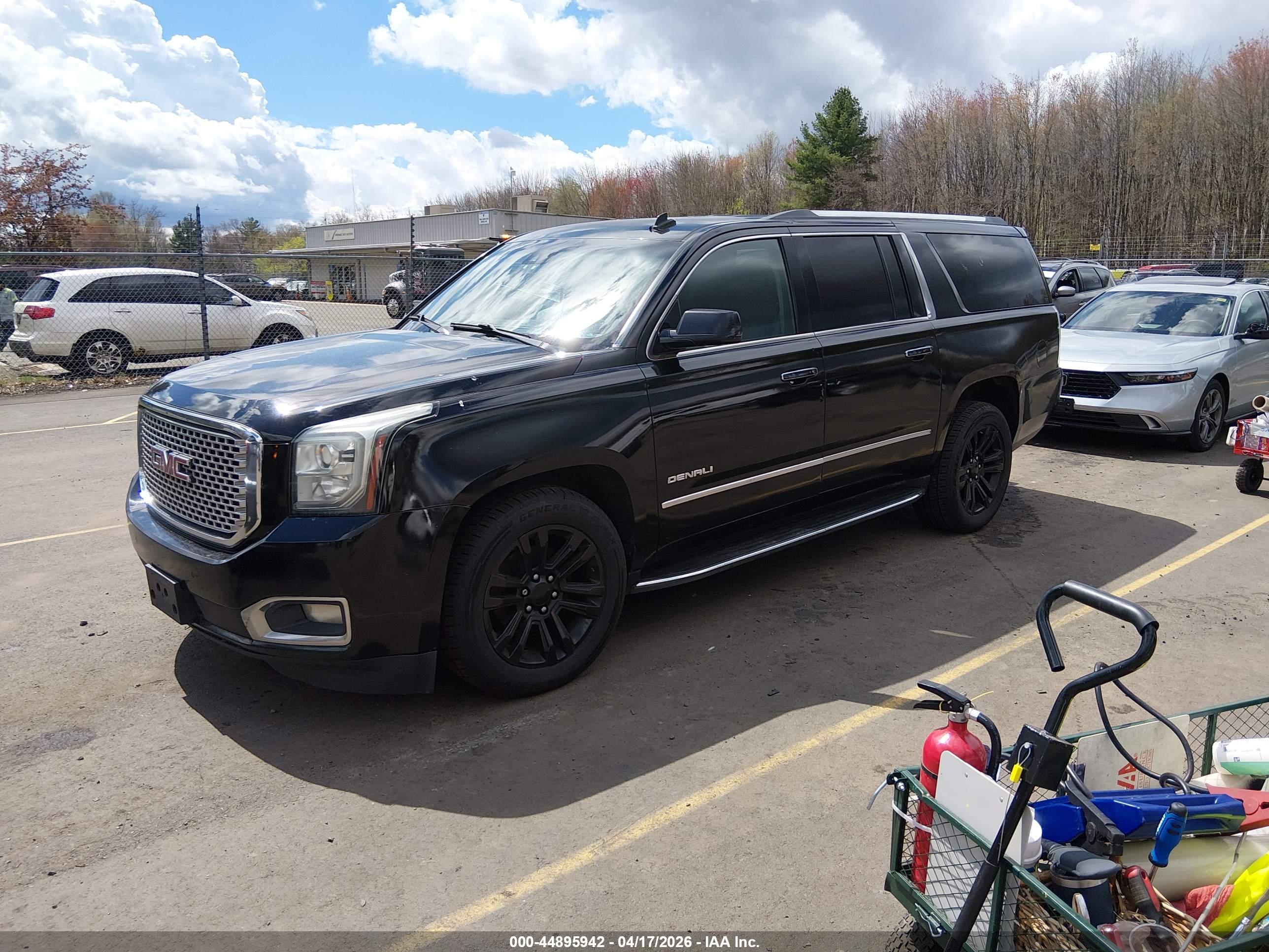 GMC YUKON image 2