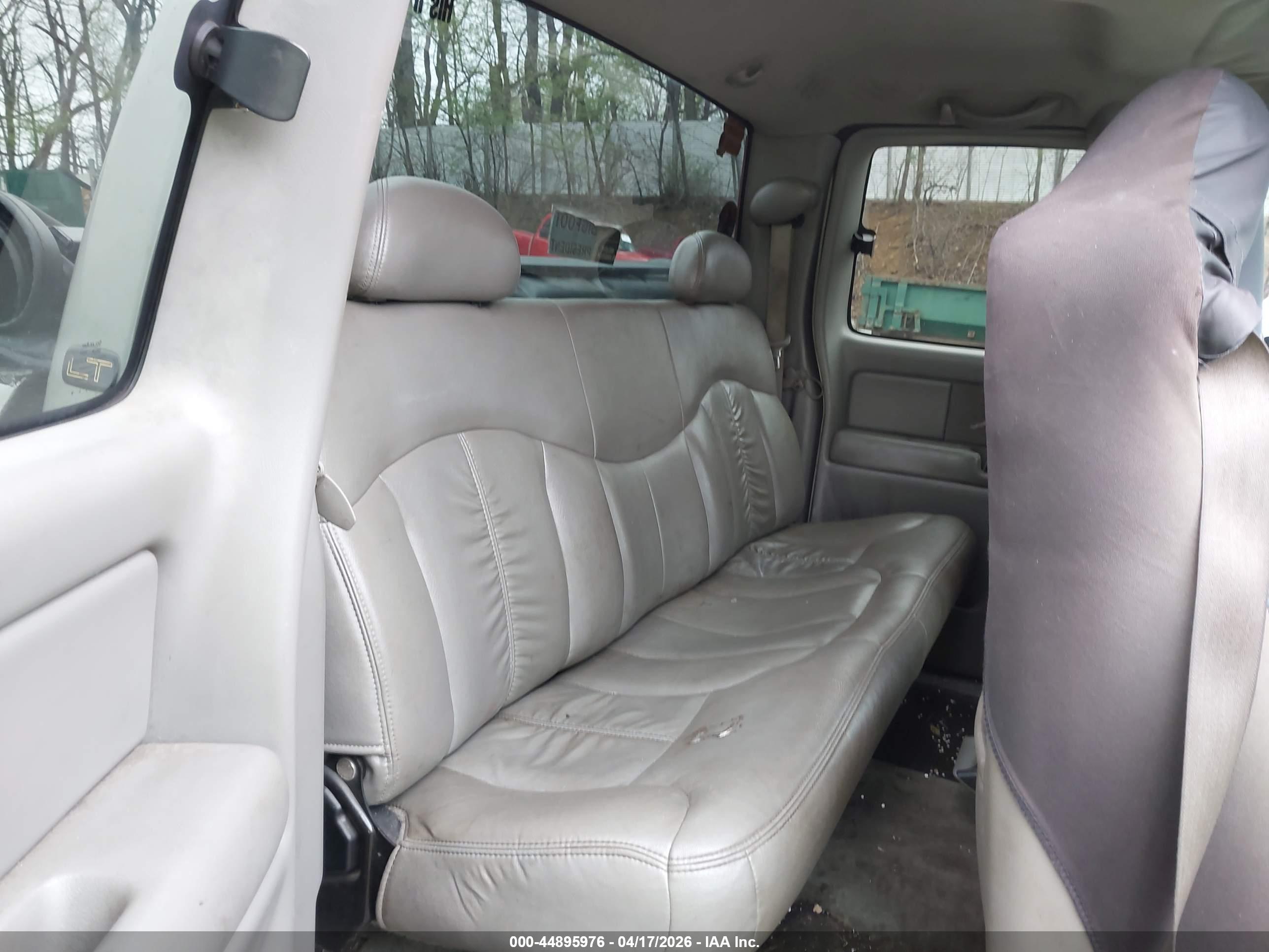 CHEVROLET SILVERADO image 8