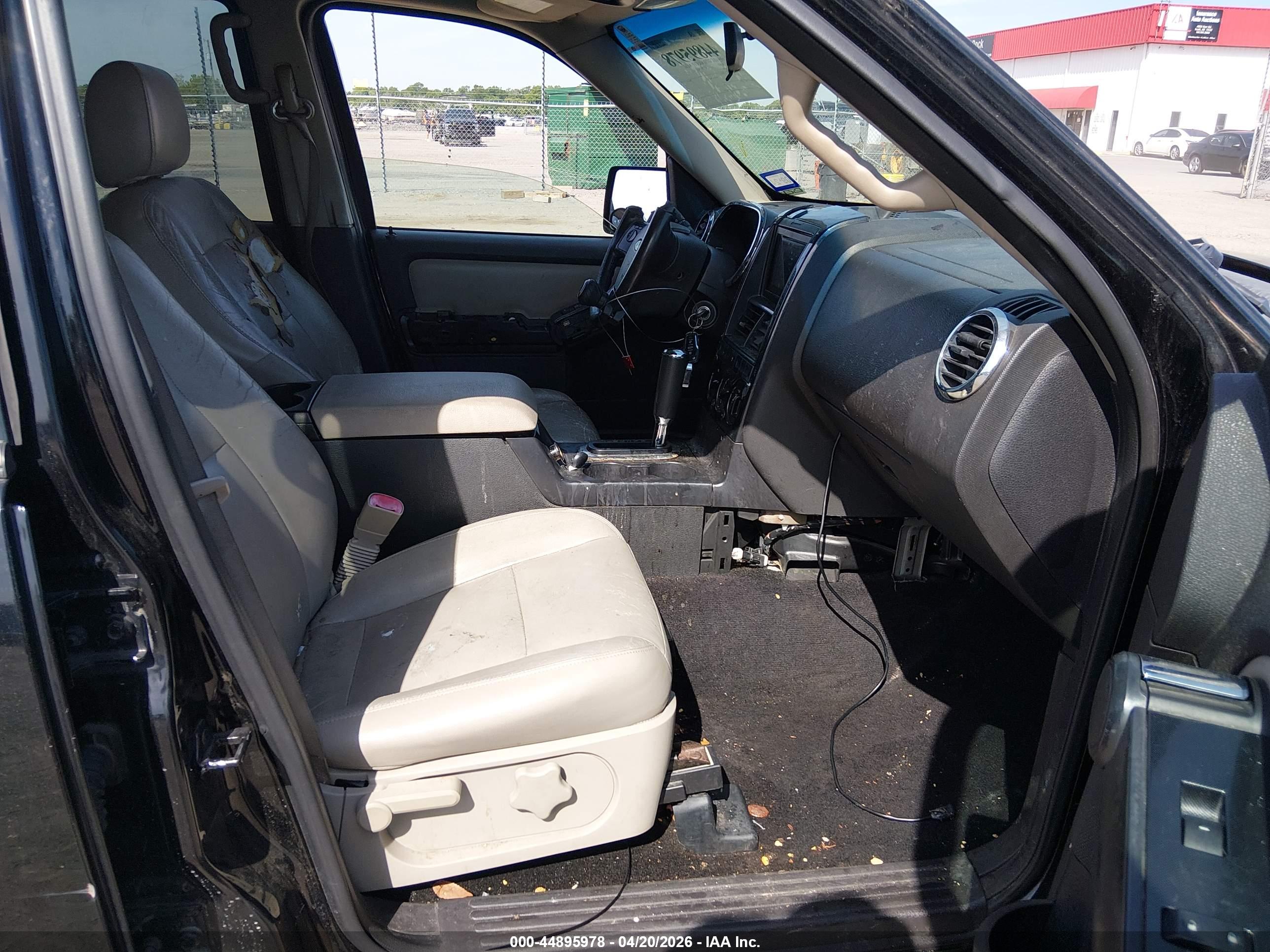 FORD EXPLORER image 5