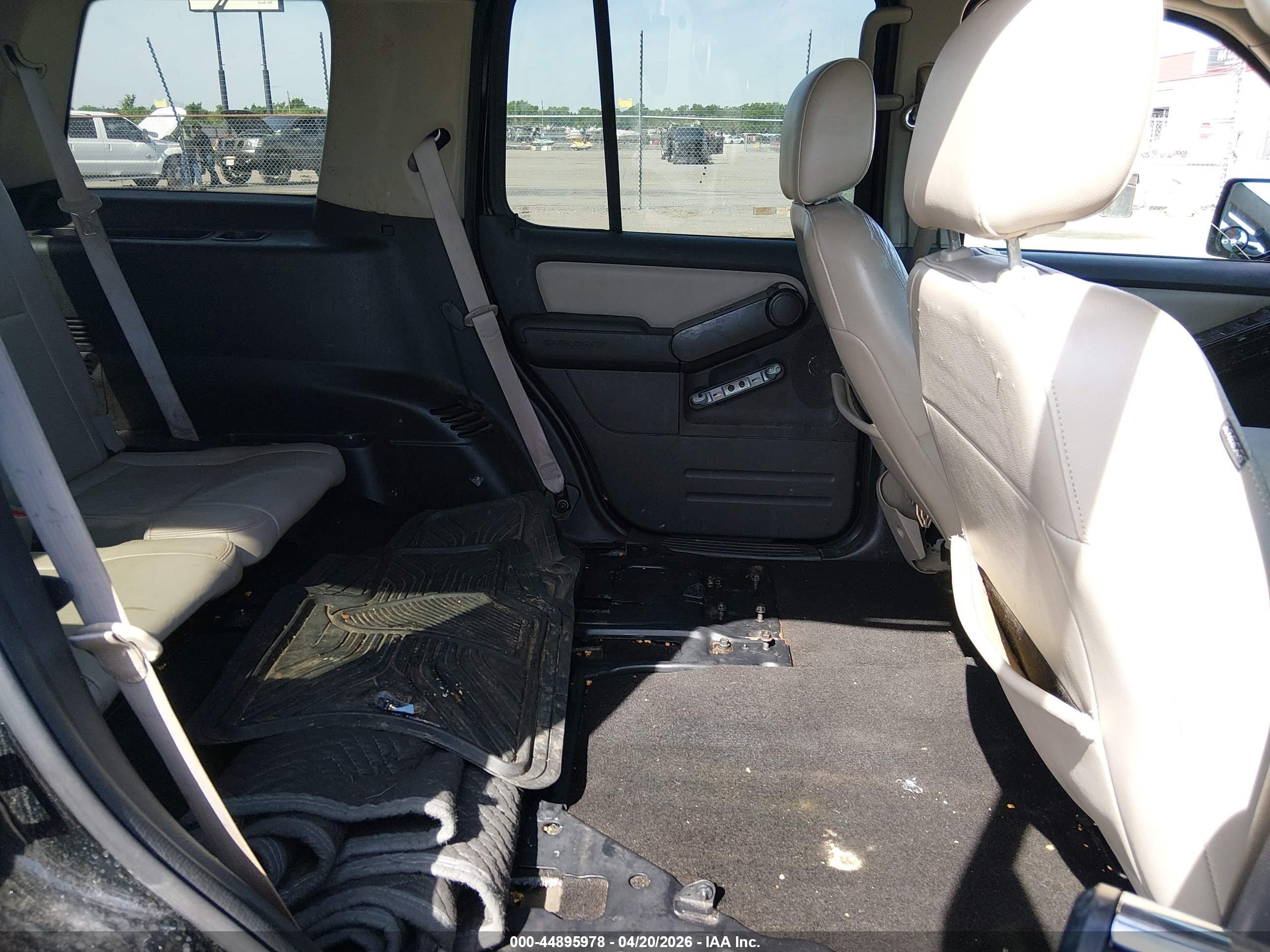 FORD EXPLORER image 8