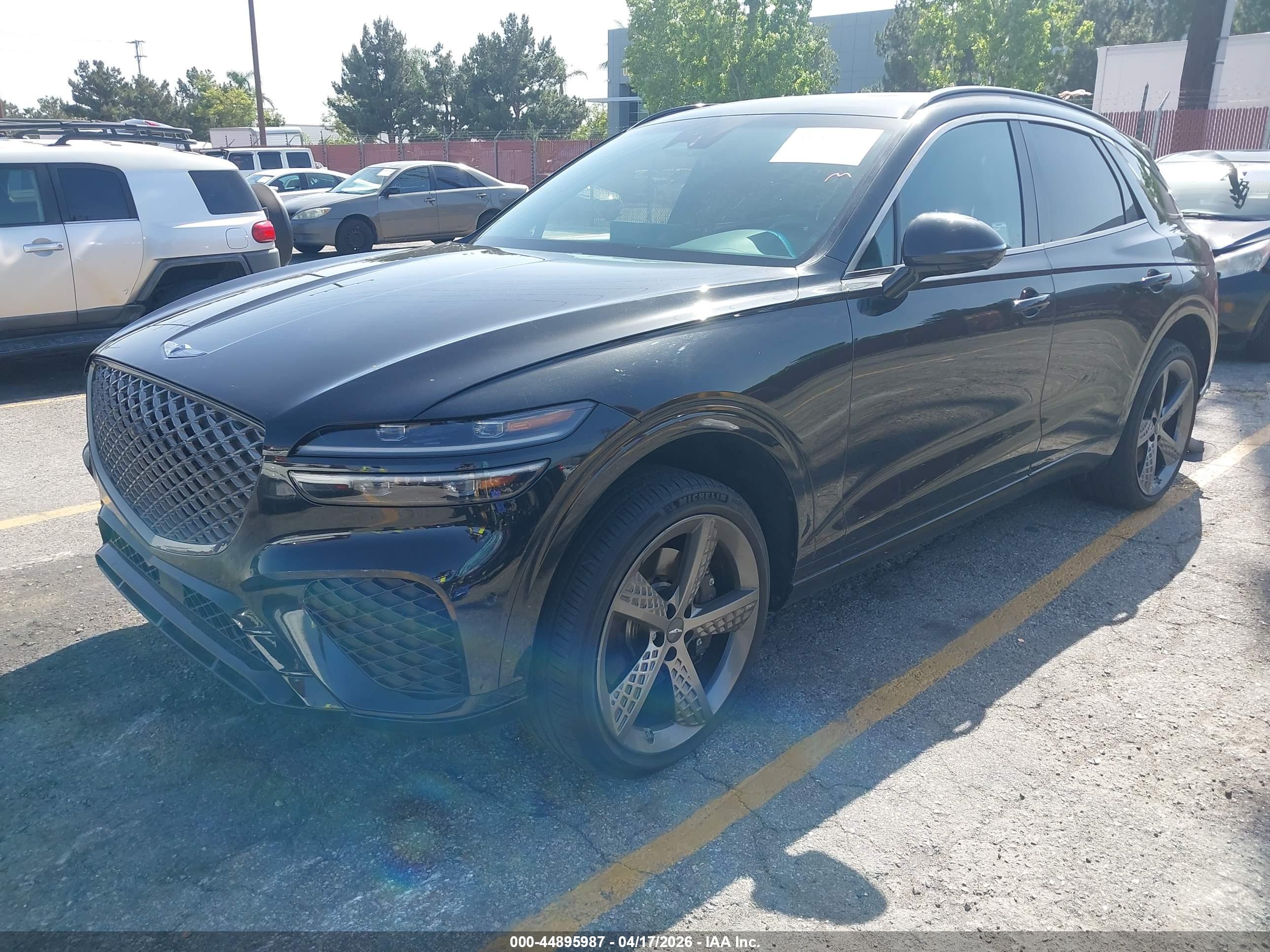 GENESIS GV70 image 2
