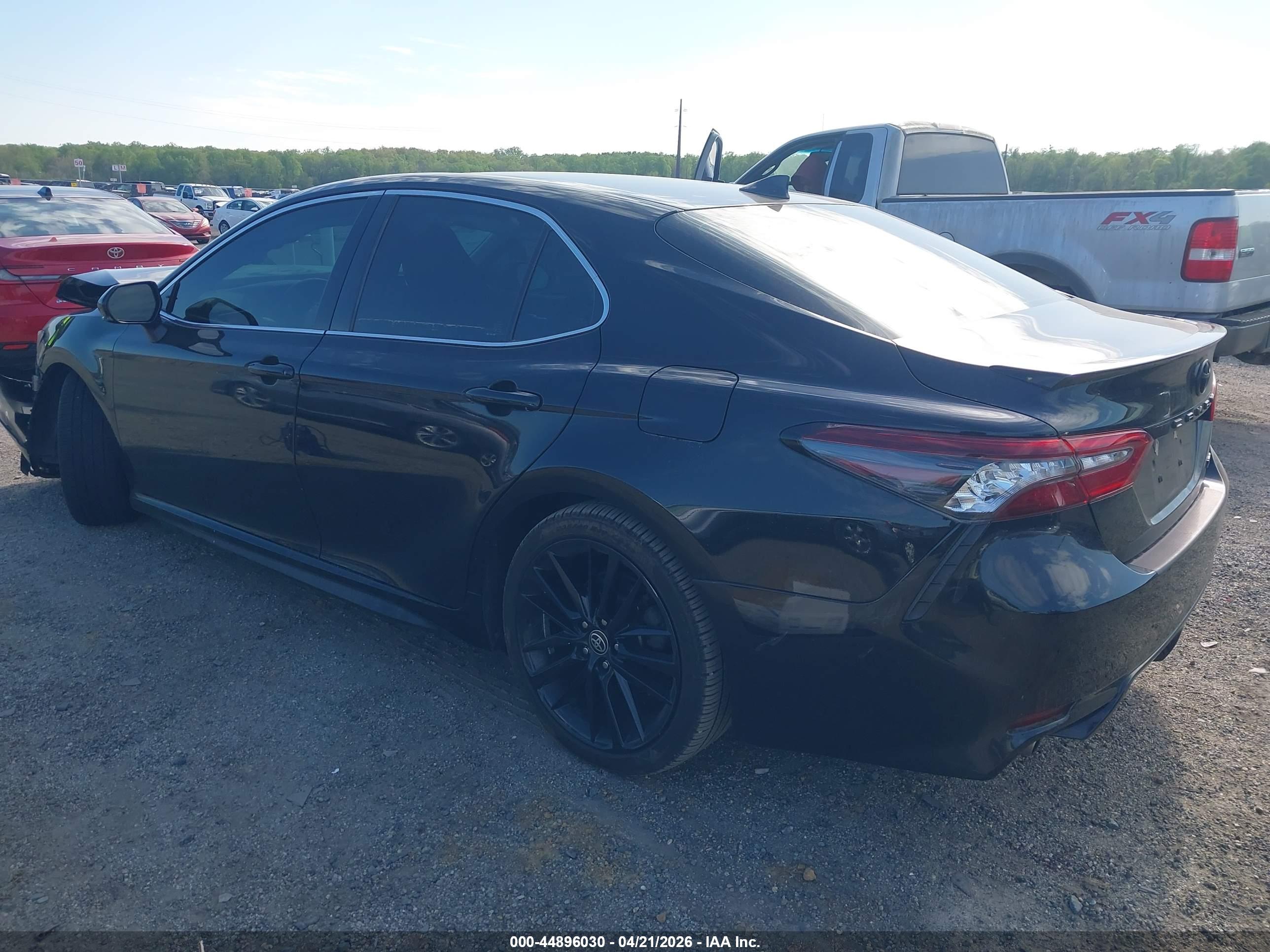 TOYOTA CAMRY image 3