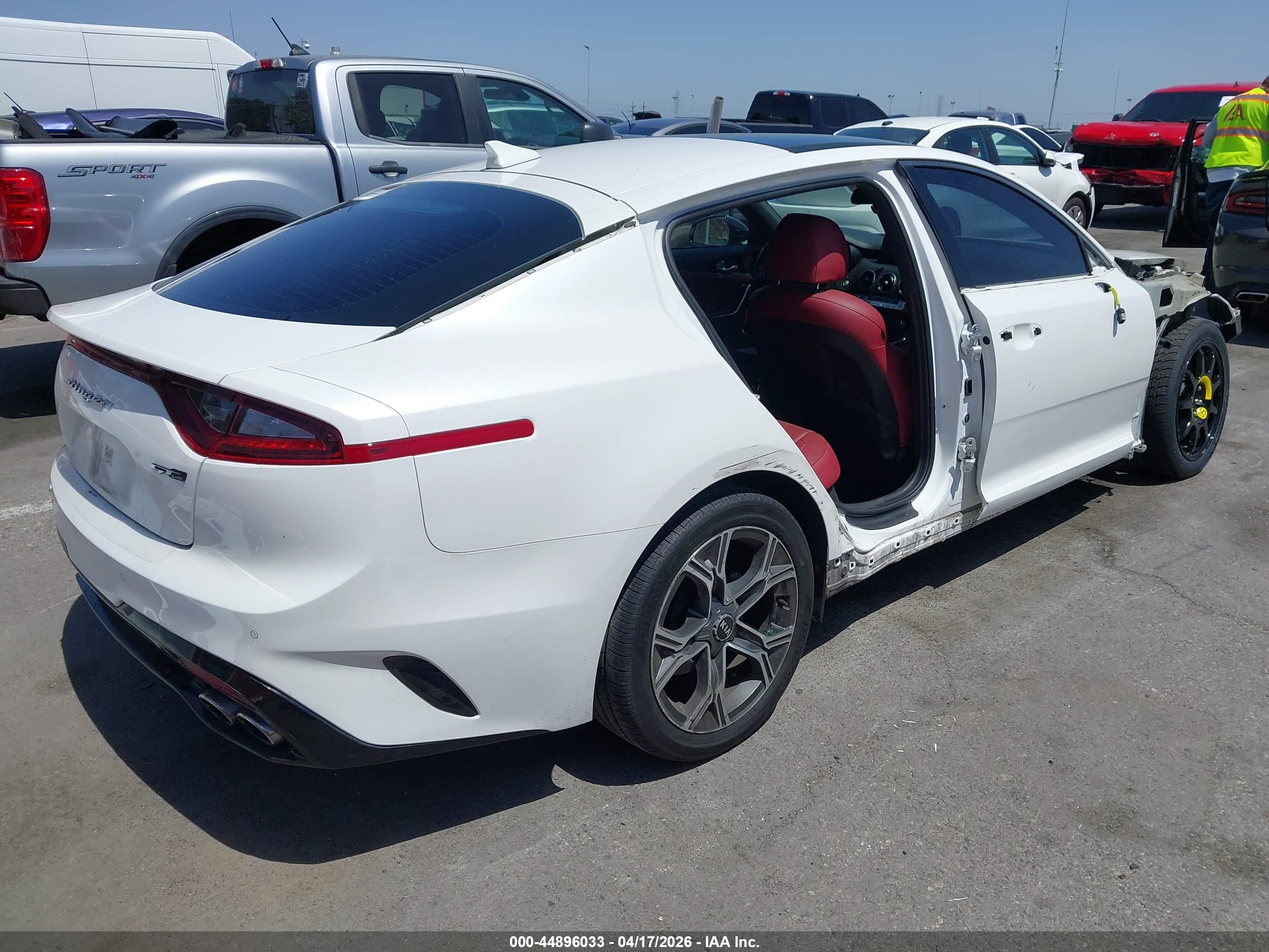 KIA STINGER image 4