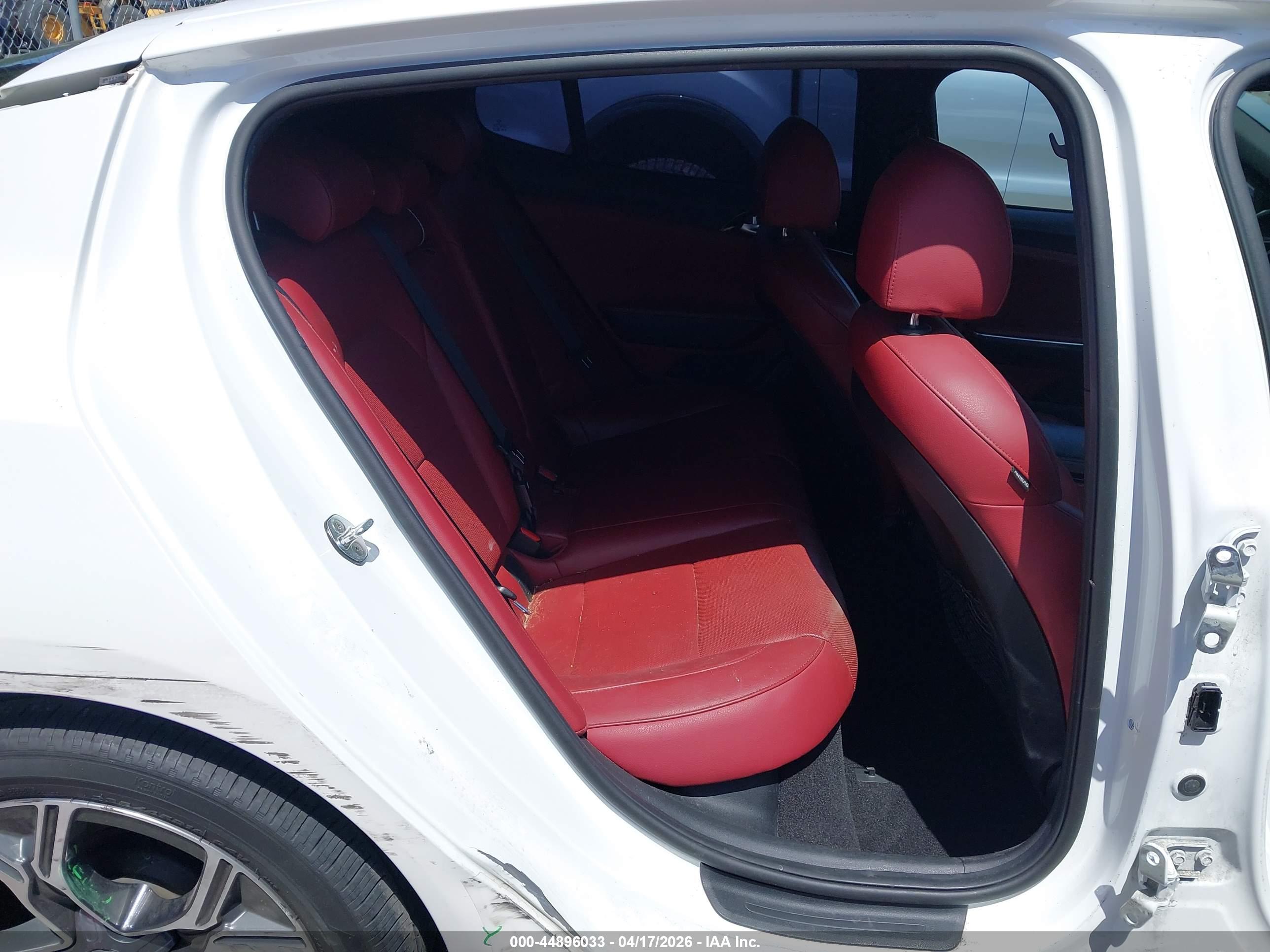 KIA STINGER image 8