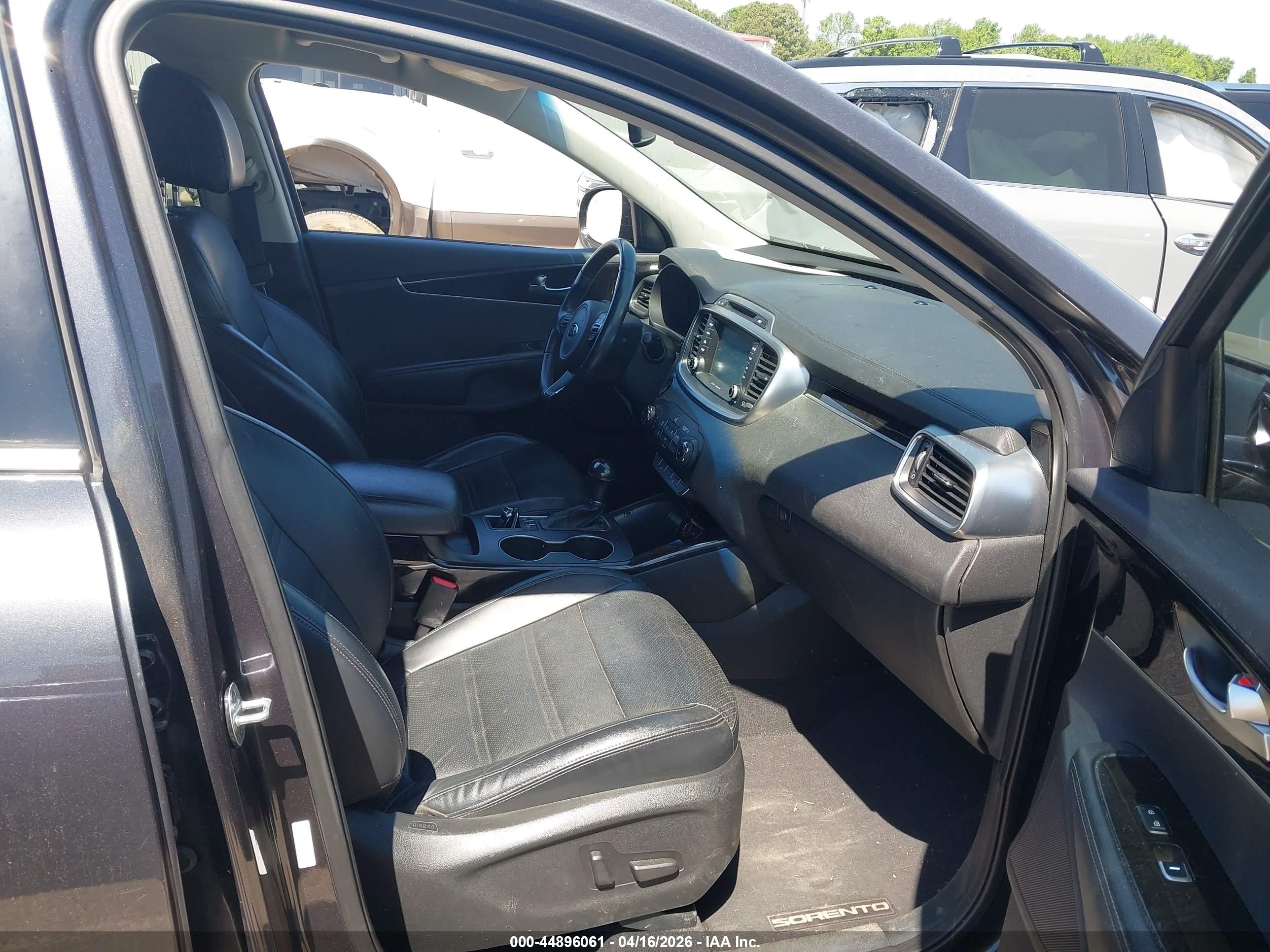 KIA SORENTO image 5