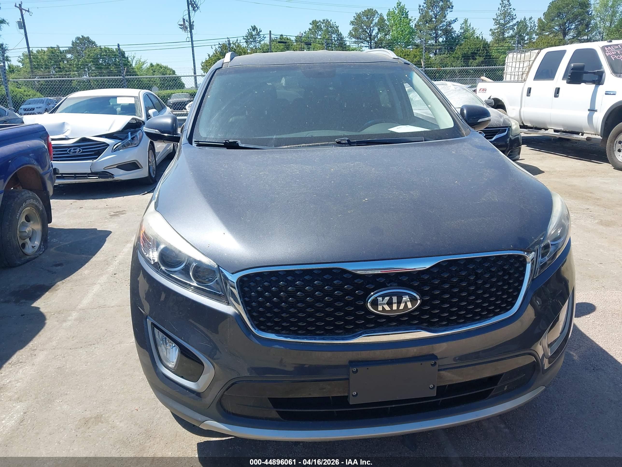 KIA SORENTO image 6