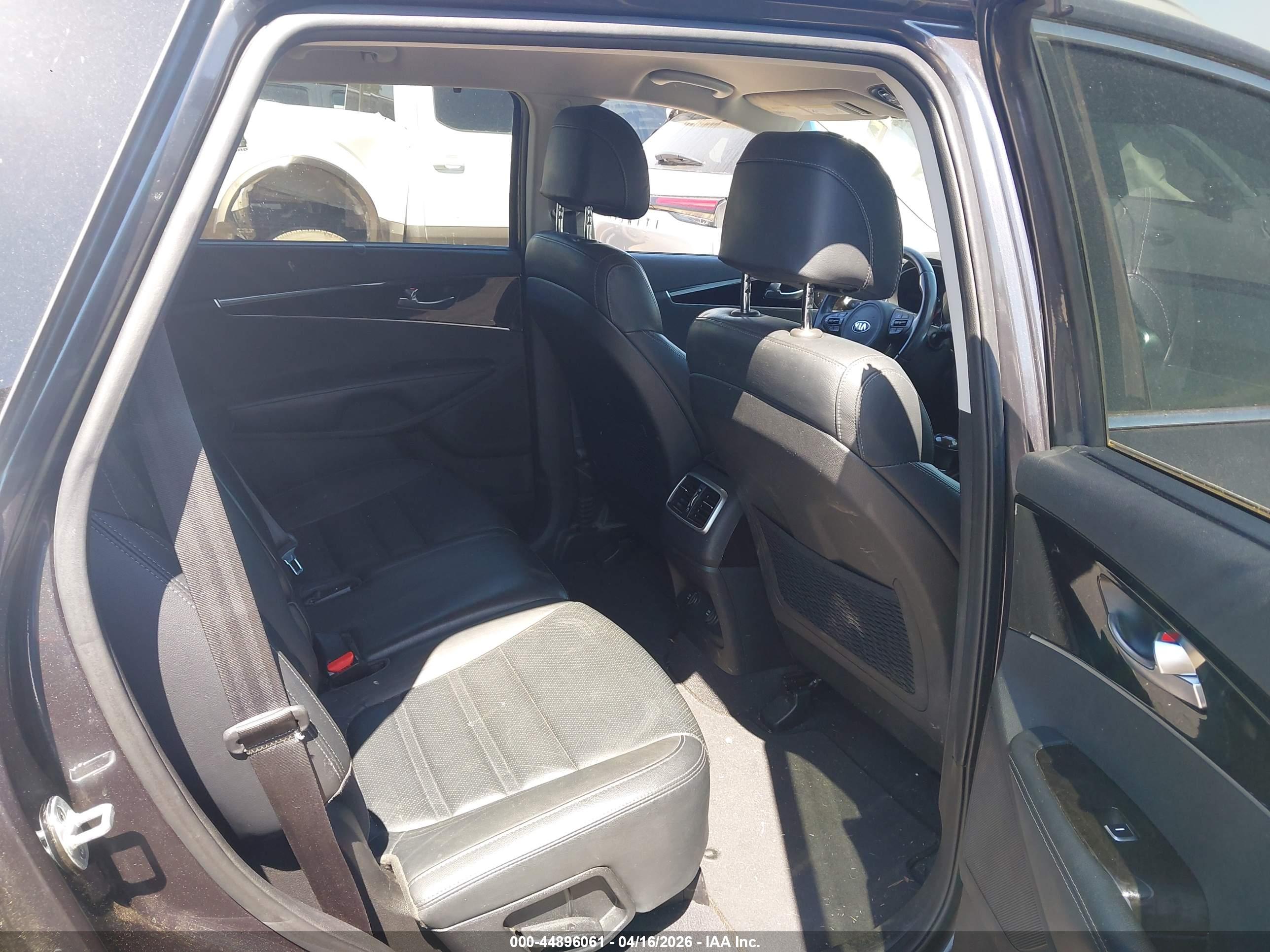 KIA SORENTO image 8