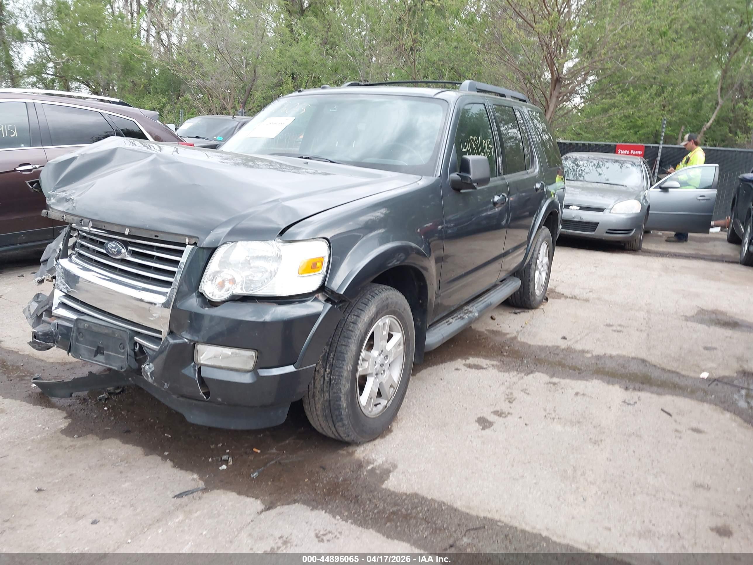 FORD EXPLORER image 2
