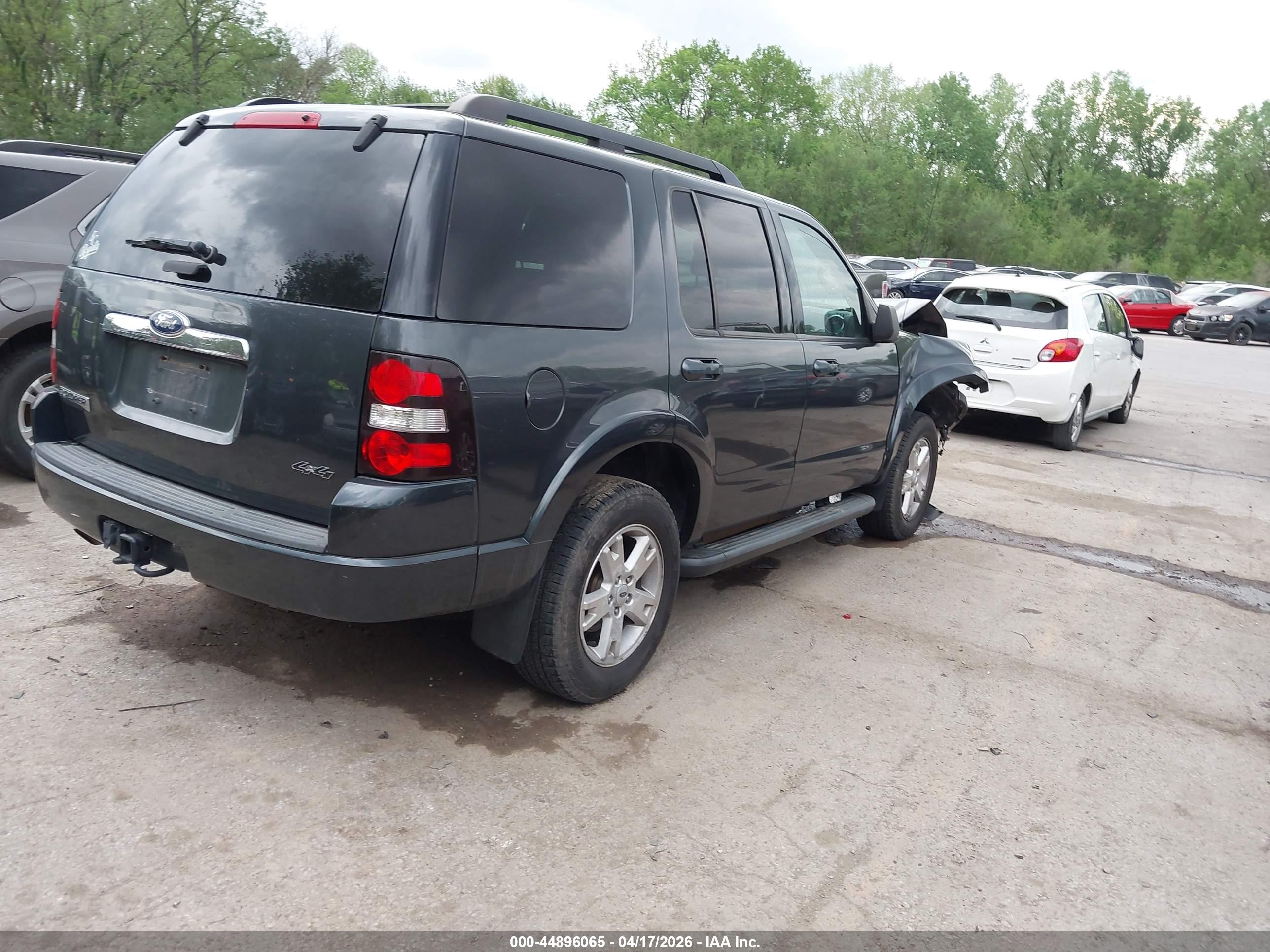 FORD EXPLORER image 4