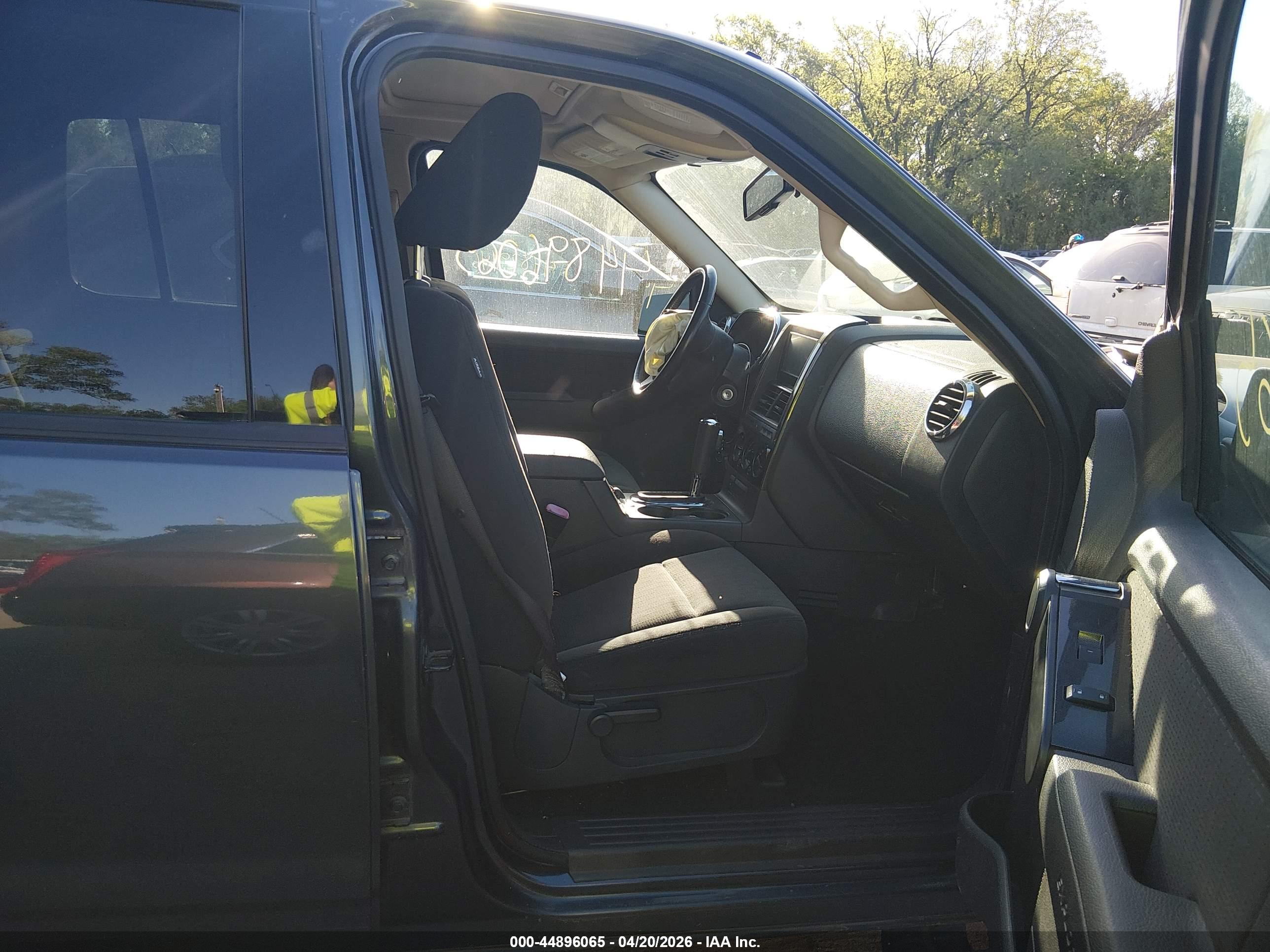 FORD EXPLORER image 5