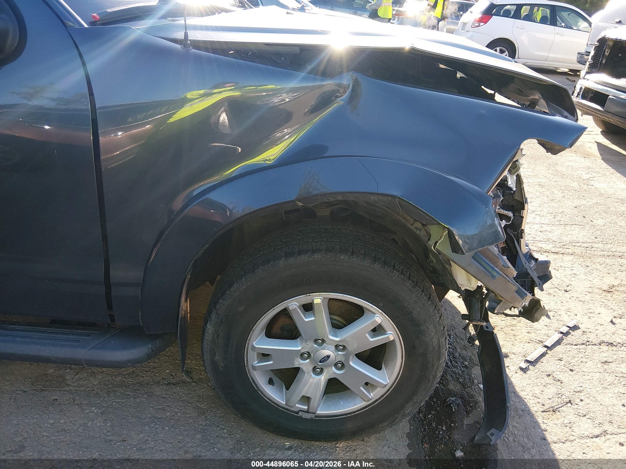 FORD EXPLORER image 6