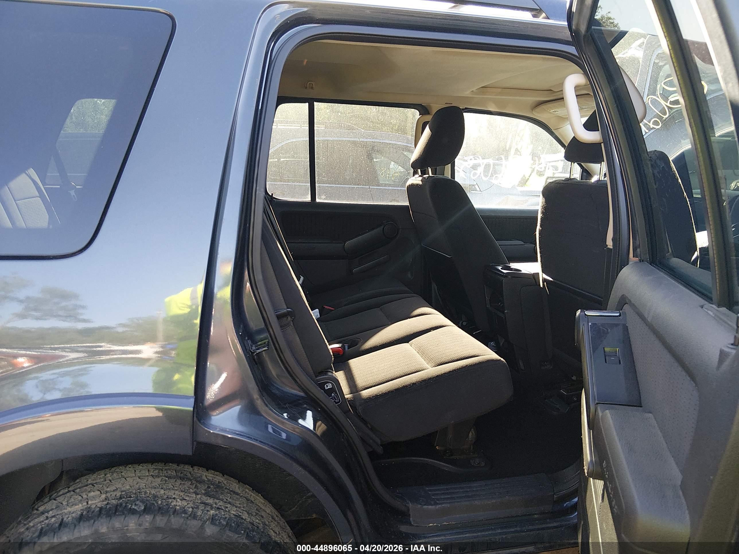 FORD EXPLORER image 8