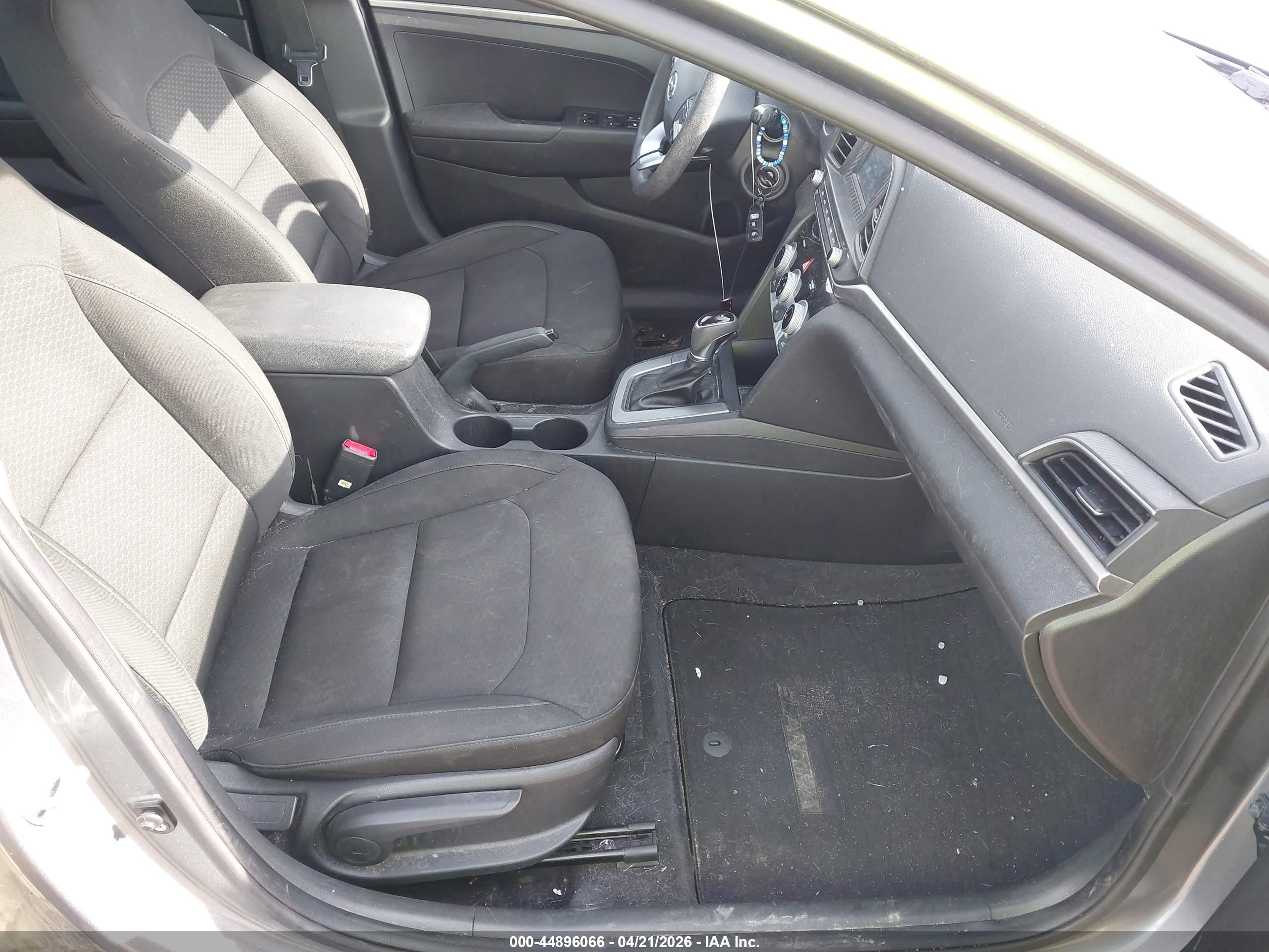 HYUNDAI ELANTRA image 5