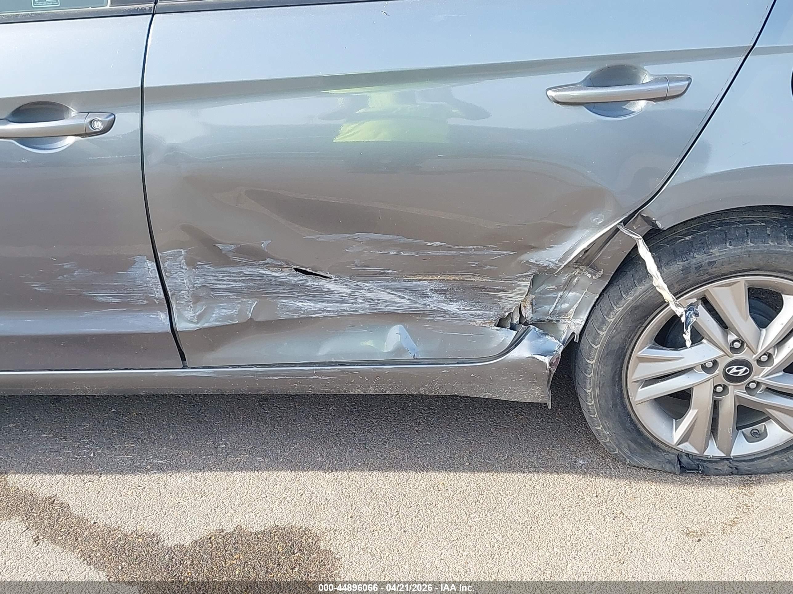 HYUNDAI ELANTRA image 6