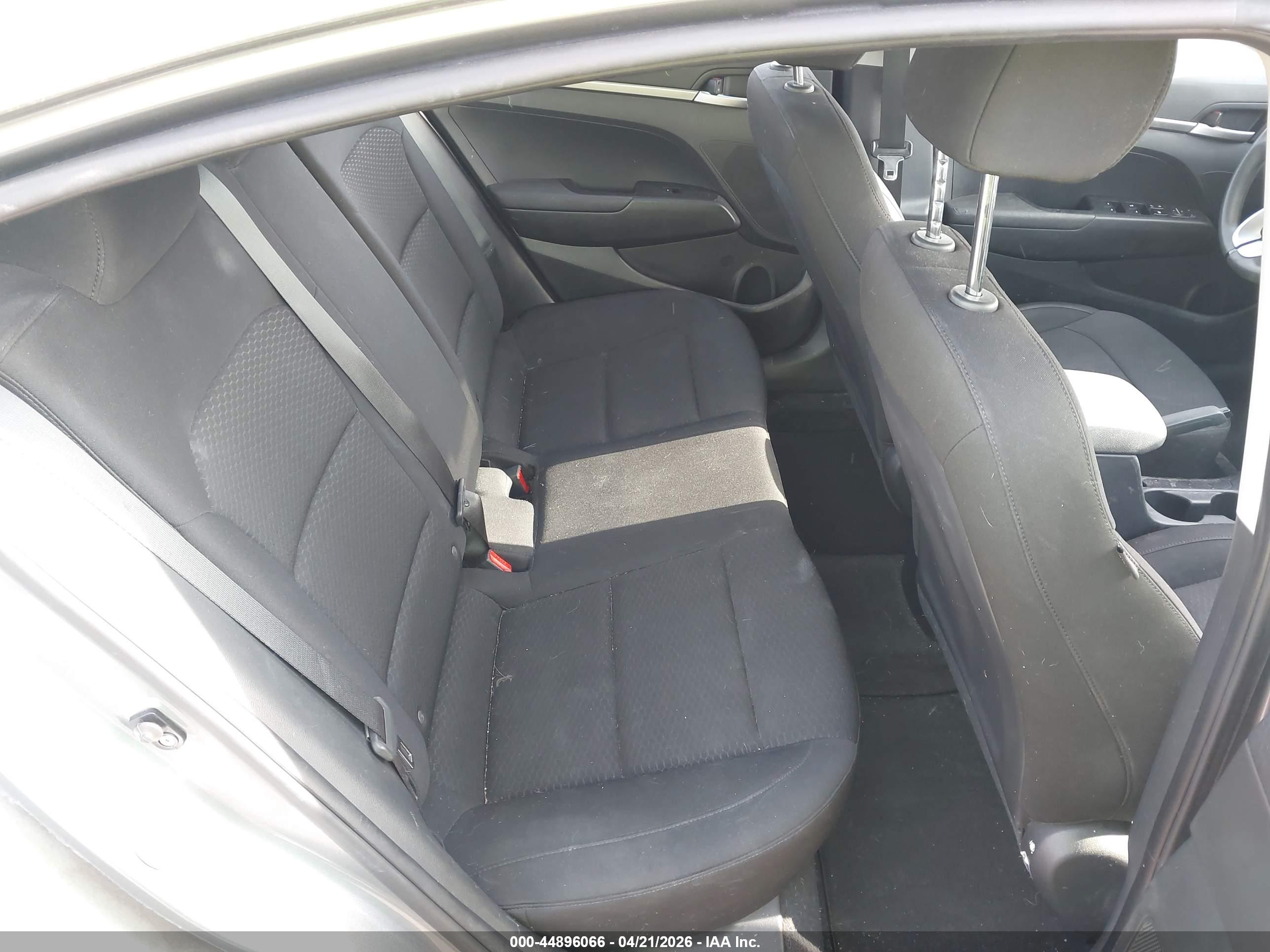 HYUNDAI ELANTRA image 8