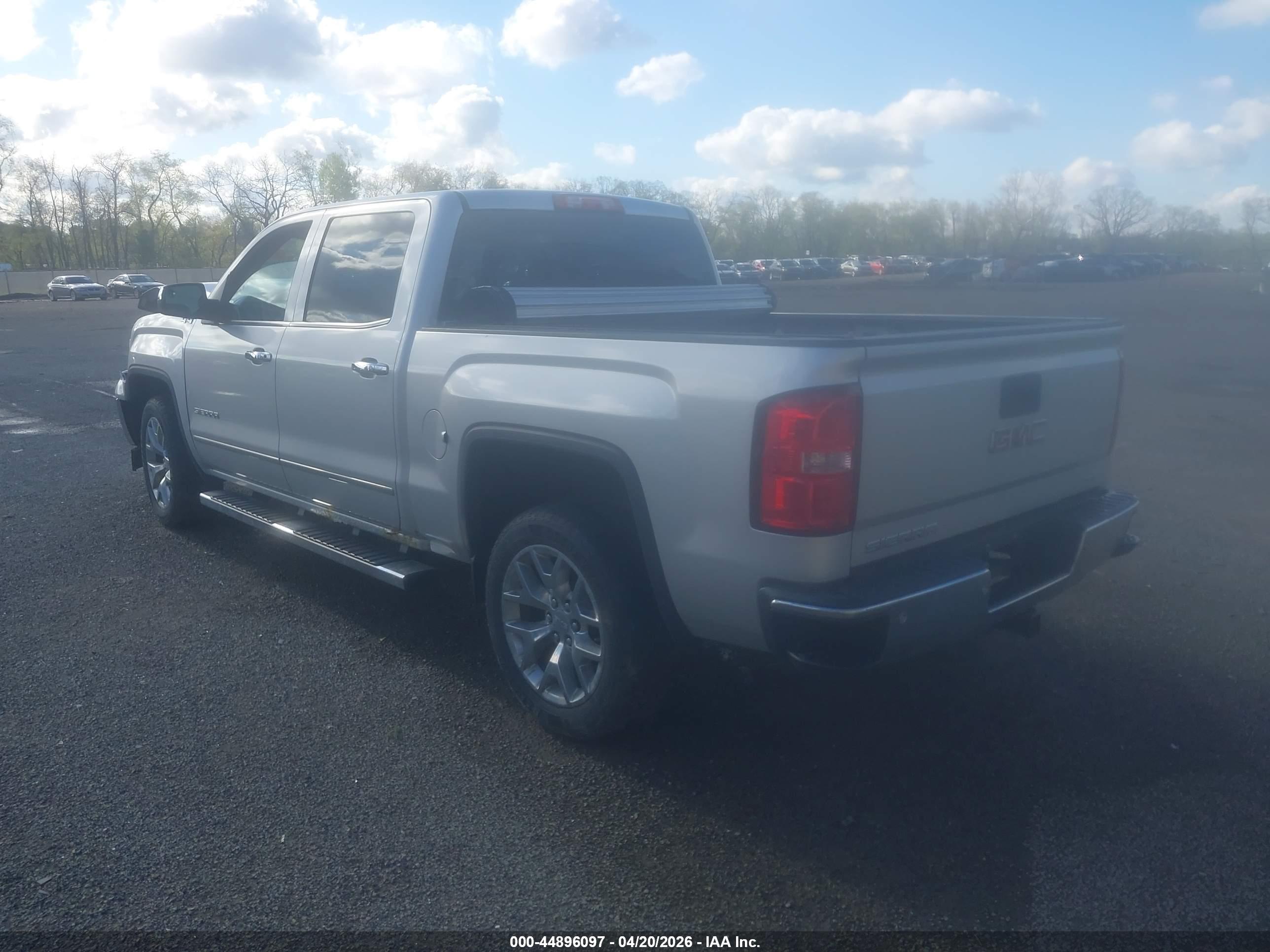 GMC SIERRA image 3