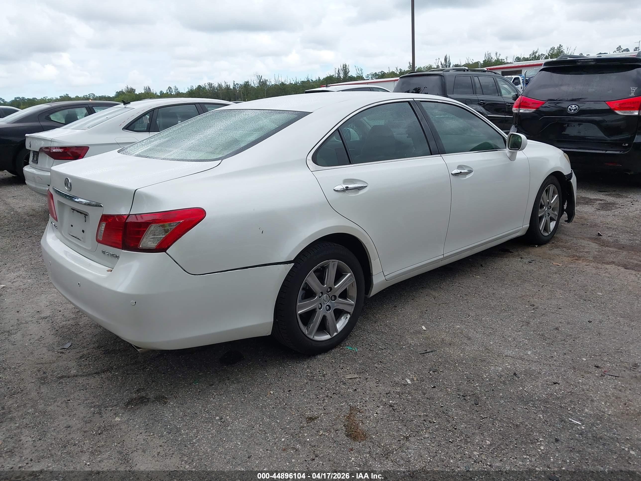 LEXUS ES image 4