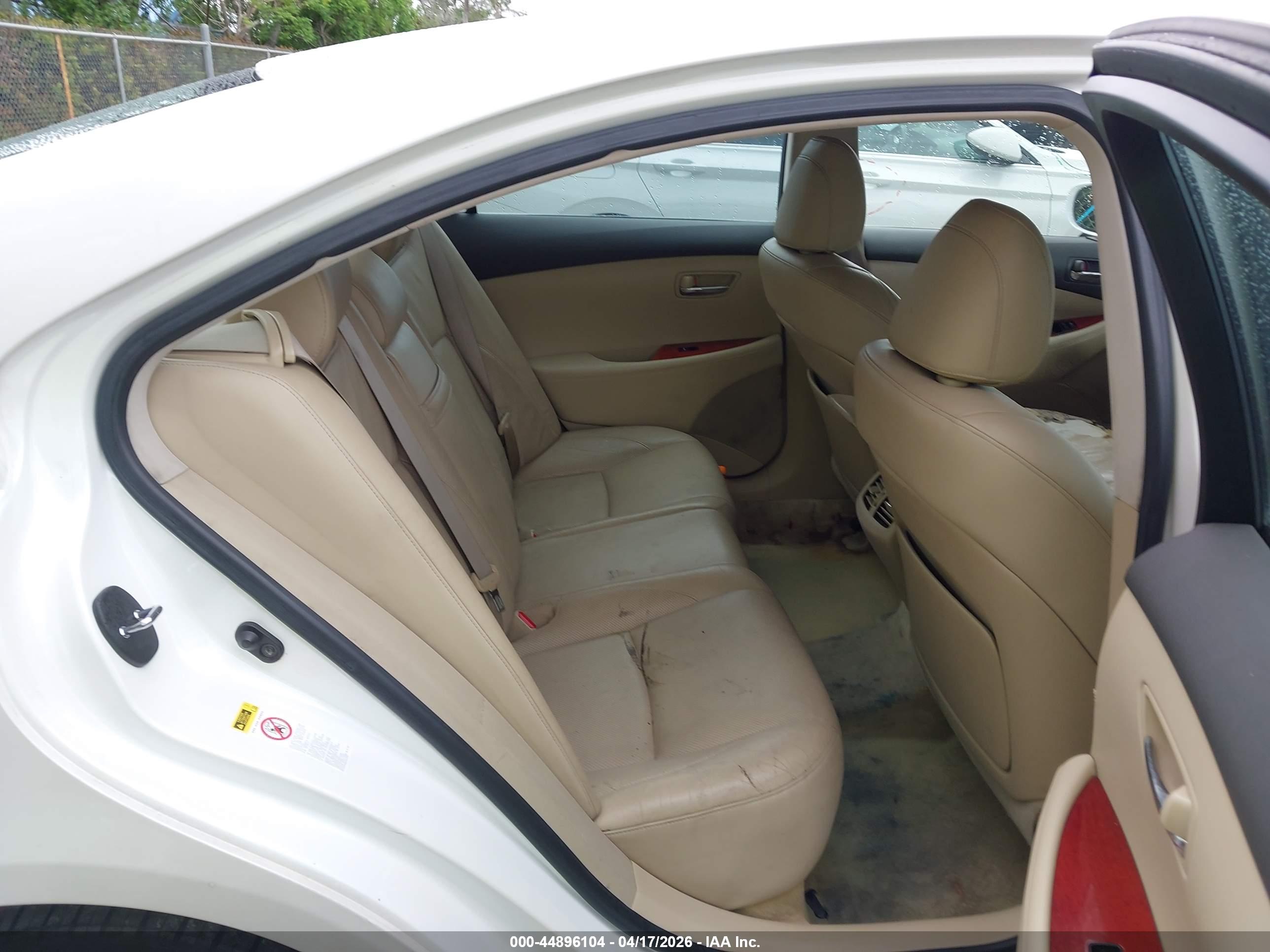 LEXUS ES image 8