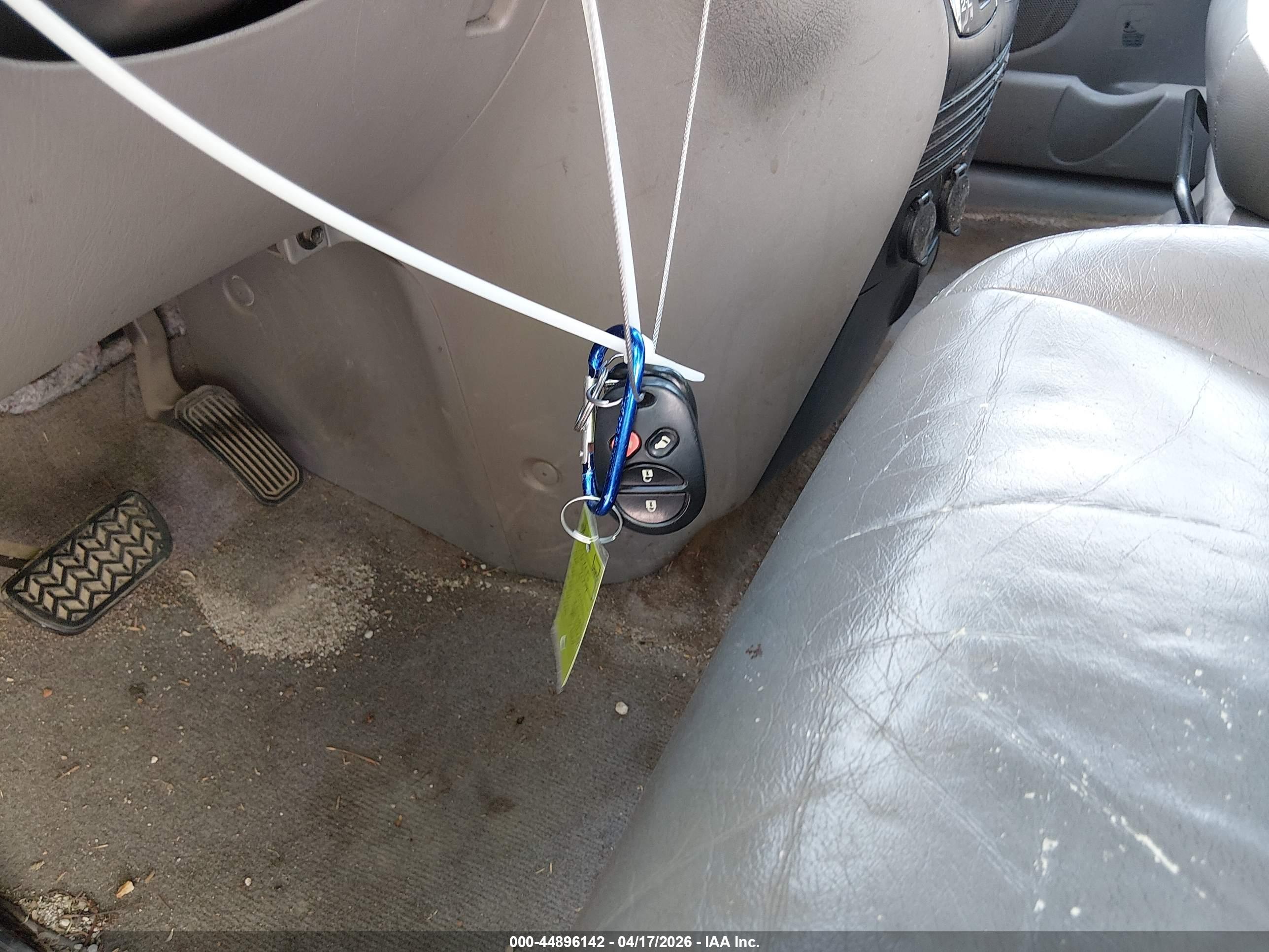 TOYOTA SIENNA image 11