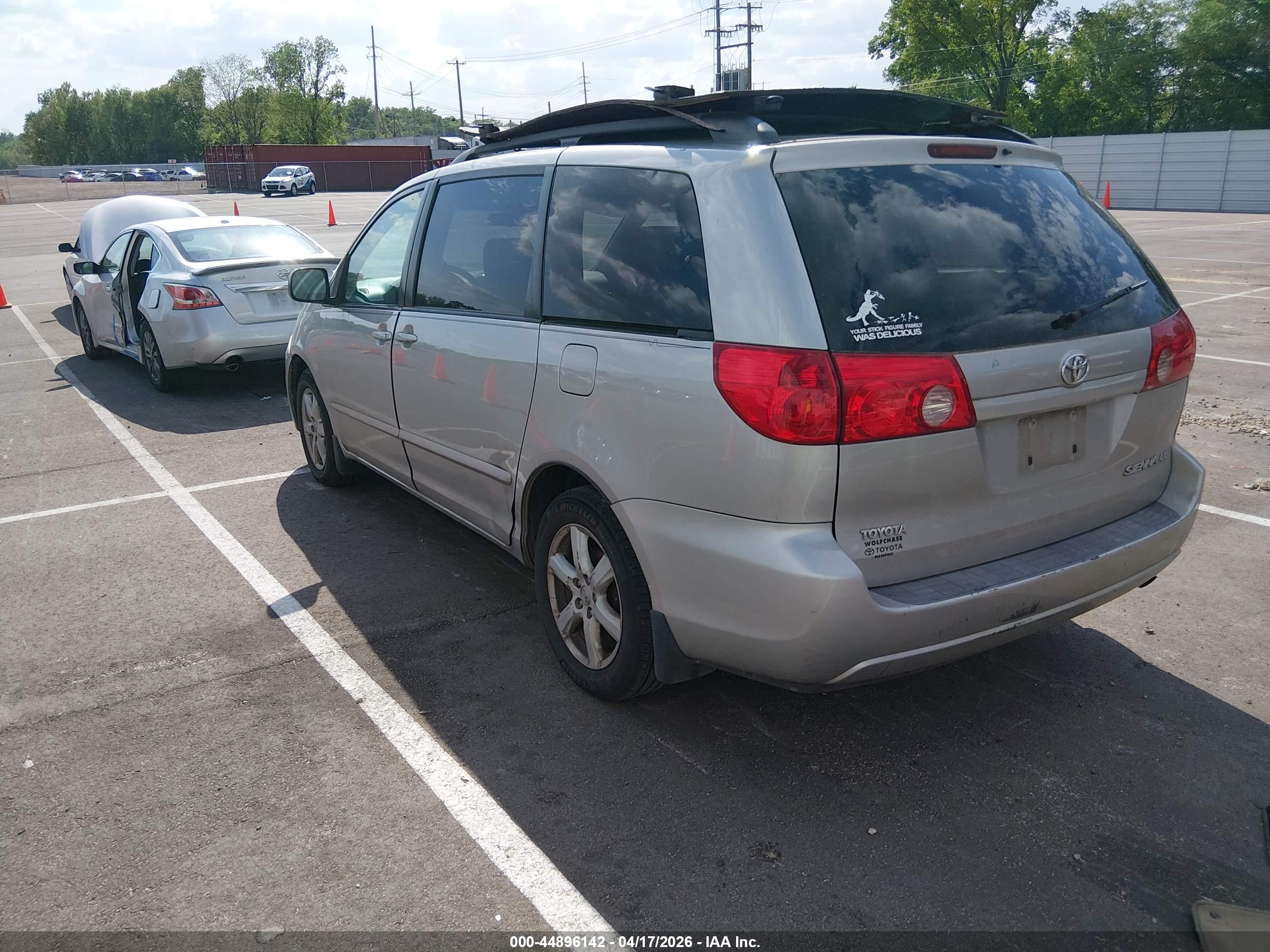 TOYOTA SIENNA image 3