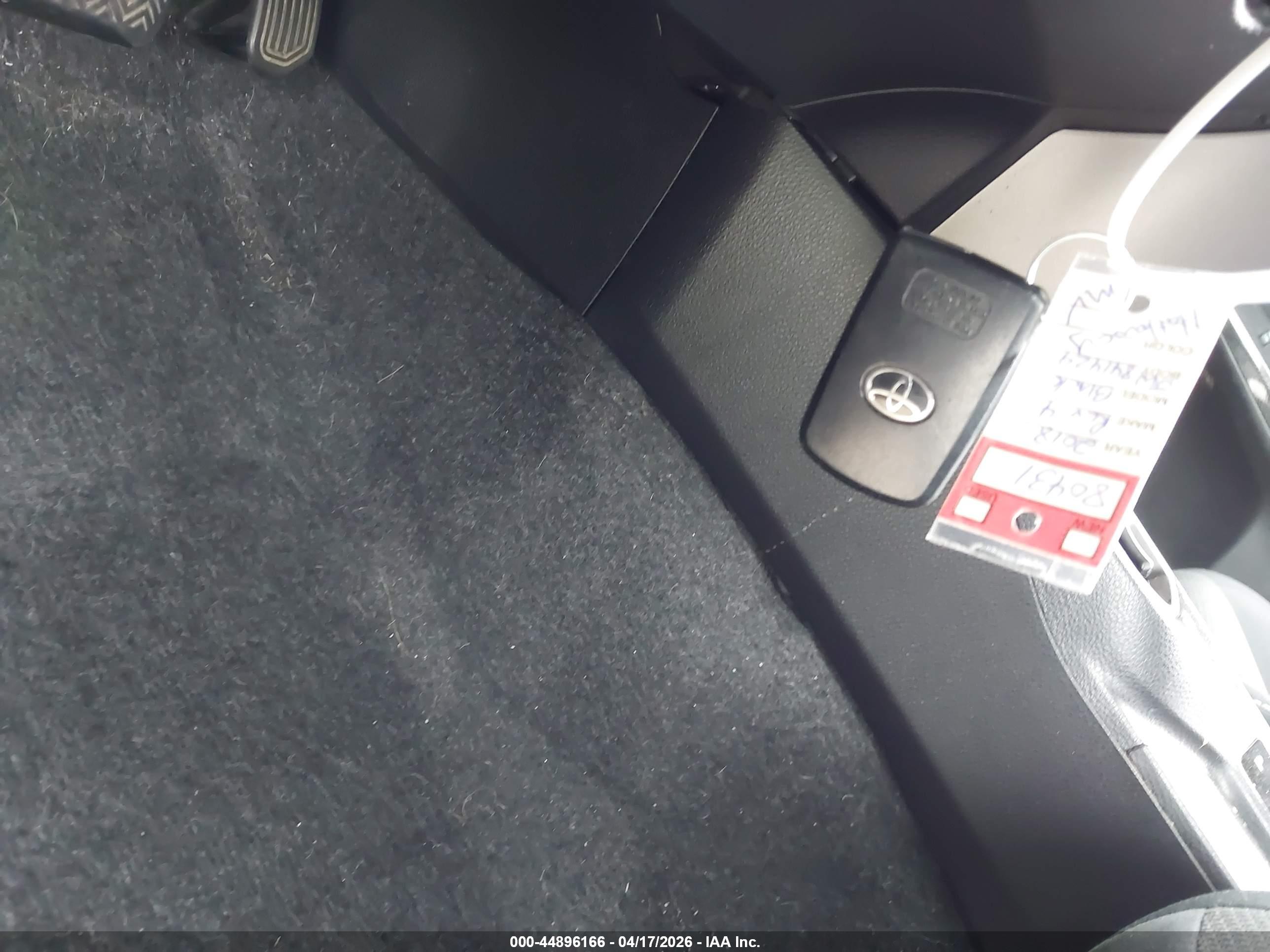 TOYOTA RAV4 image 11