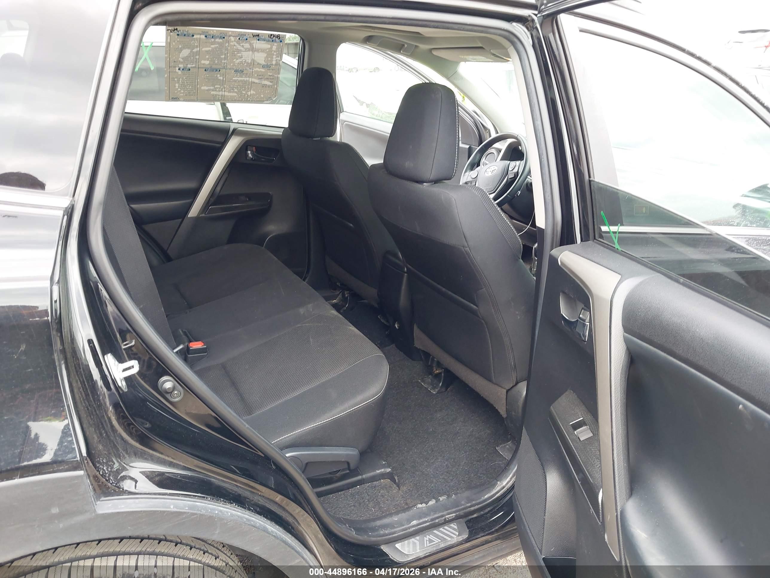 TOYOTA RAV4 image 8