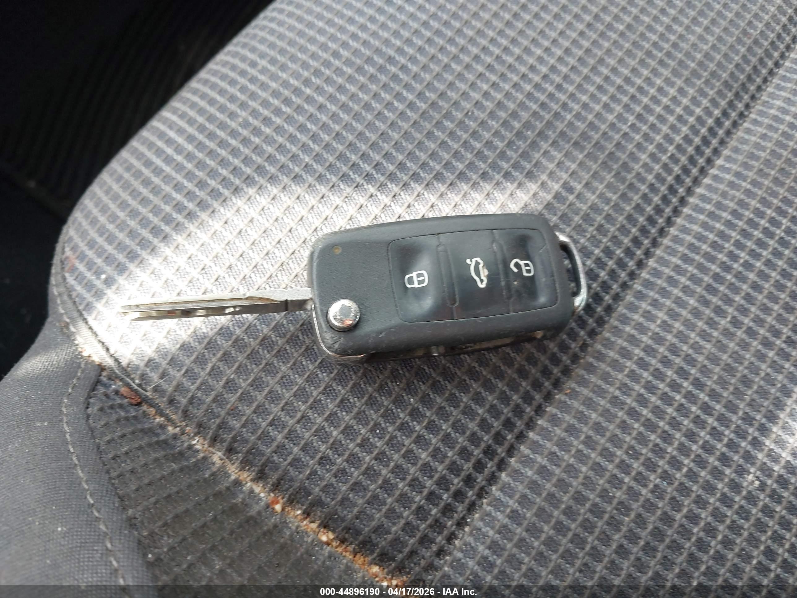 VOLKSWAGEN GOLF image 11