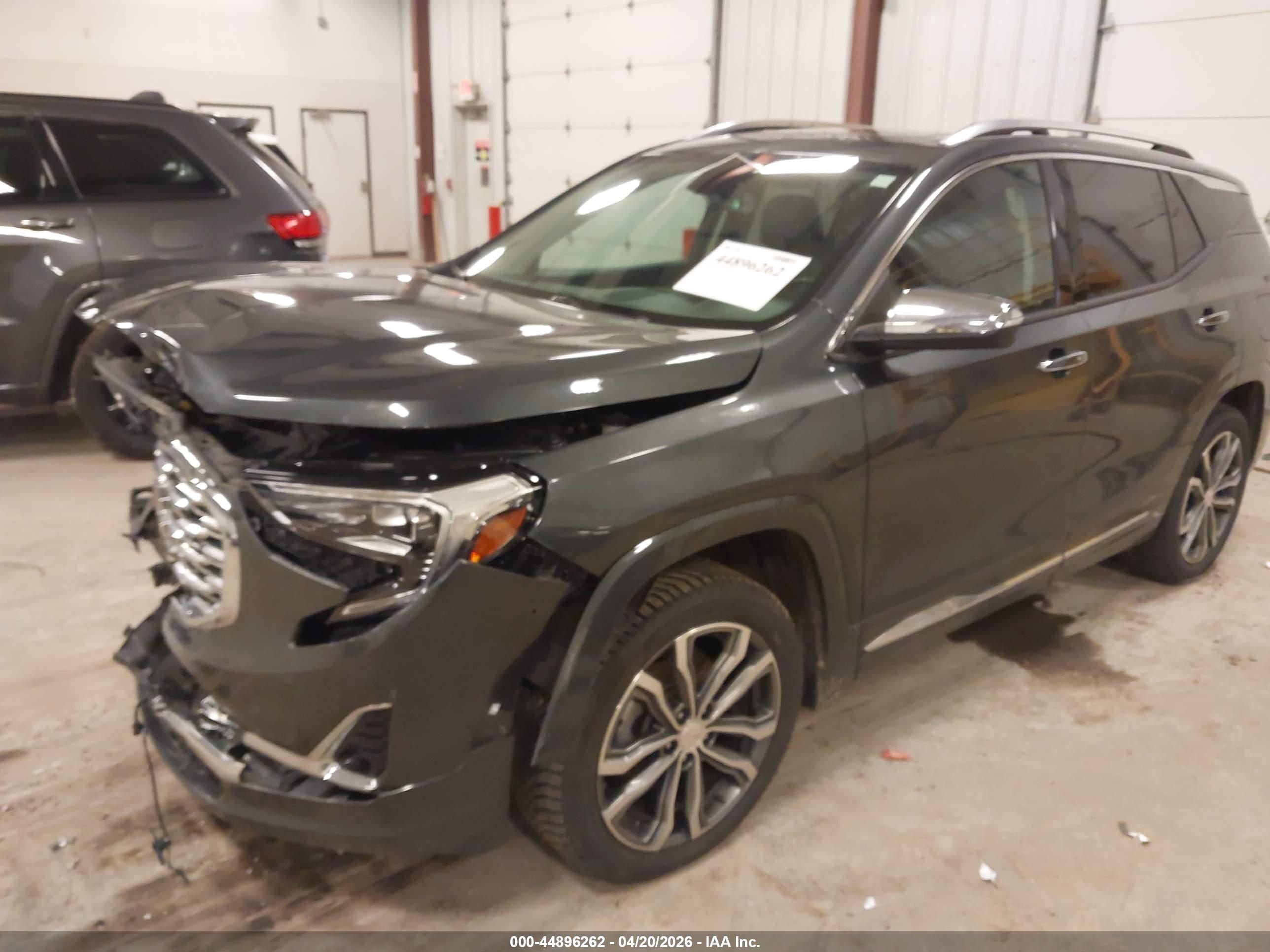 GMC TERRAIN image 2