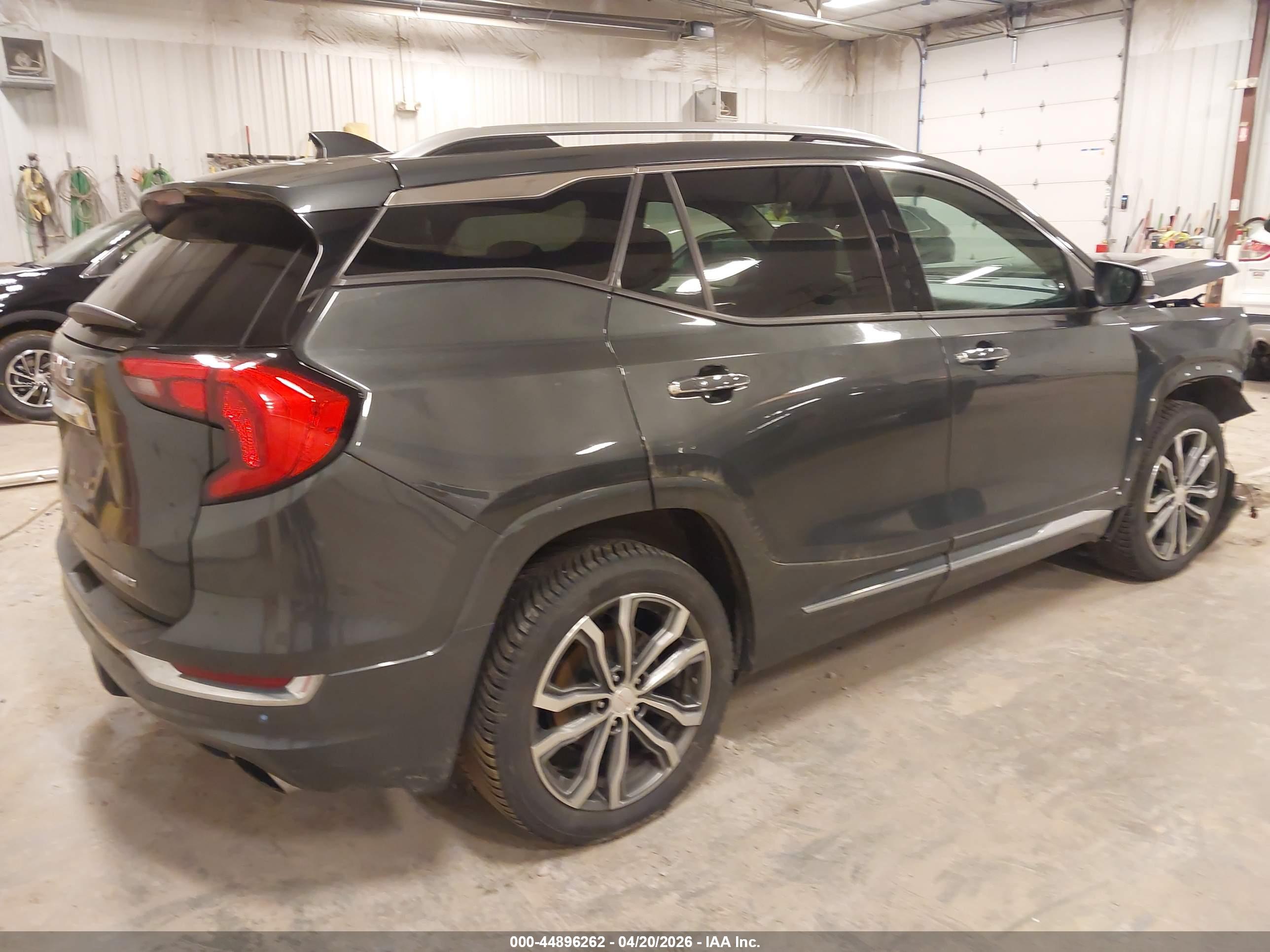 GMC TERRAIN image 4
