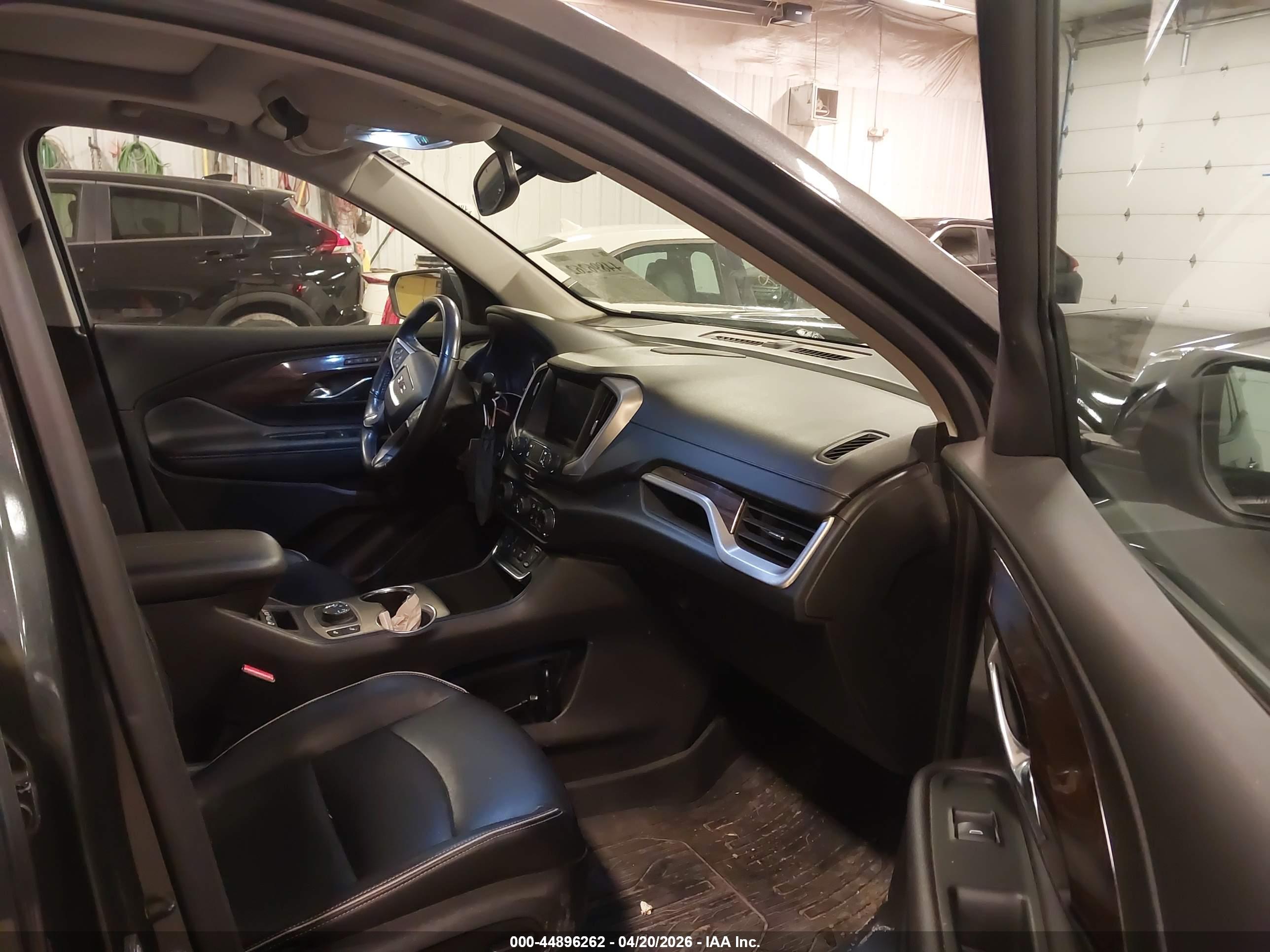 GMC TERRAIN image 5