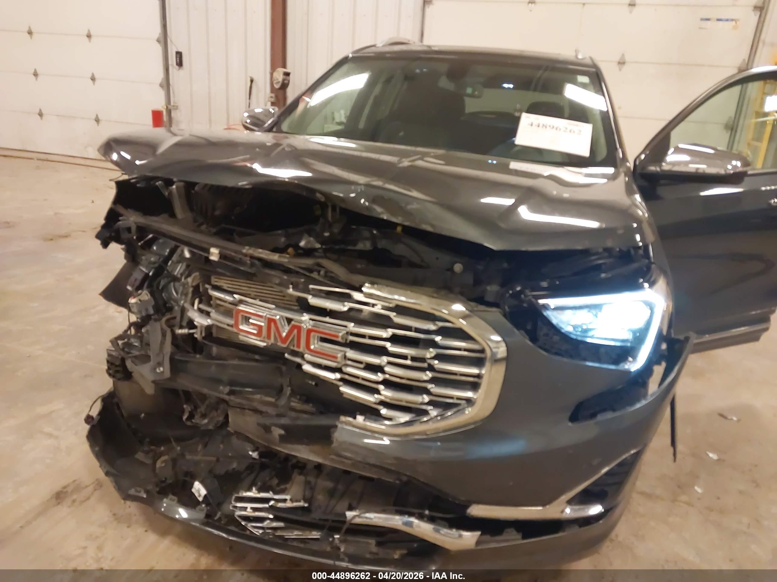 GMC TERRAIN image 6