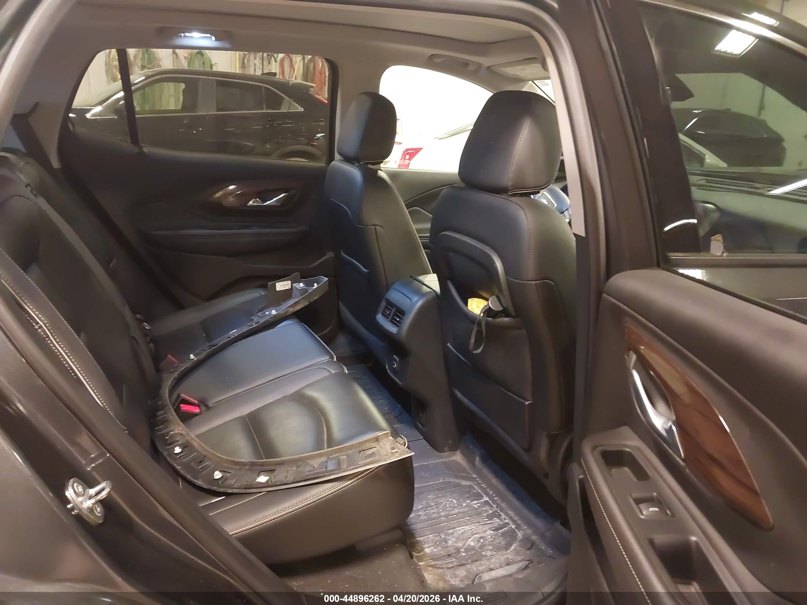 GMC TERRAIN image 8