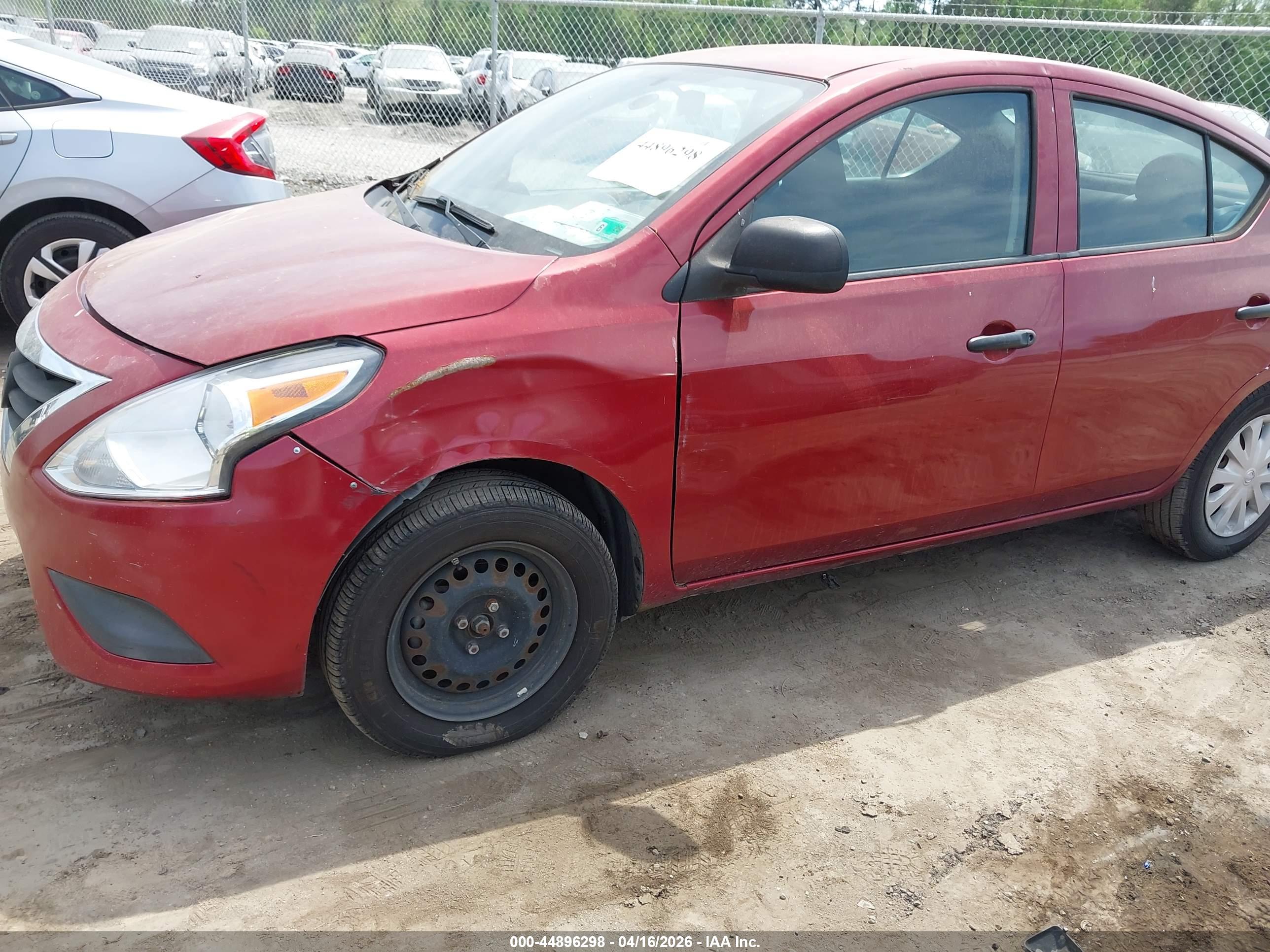 NISSAN VERSA image 6